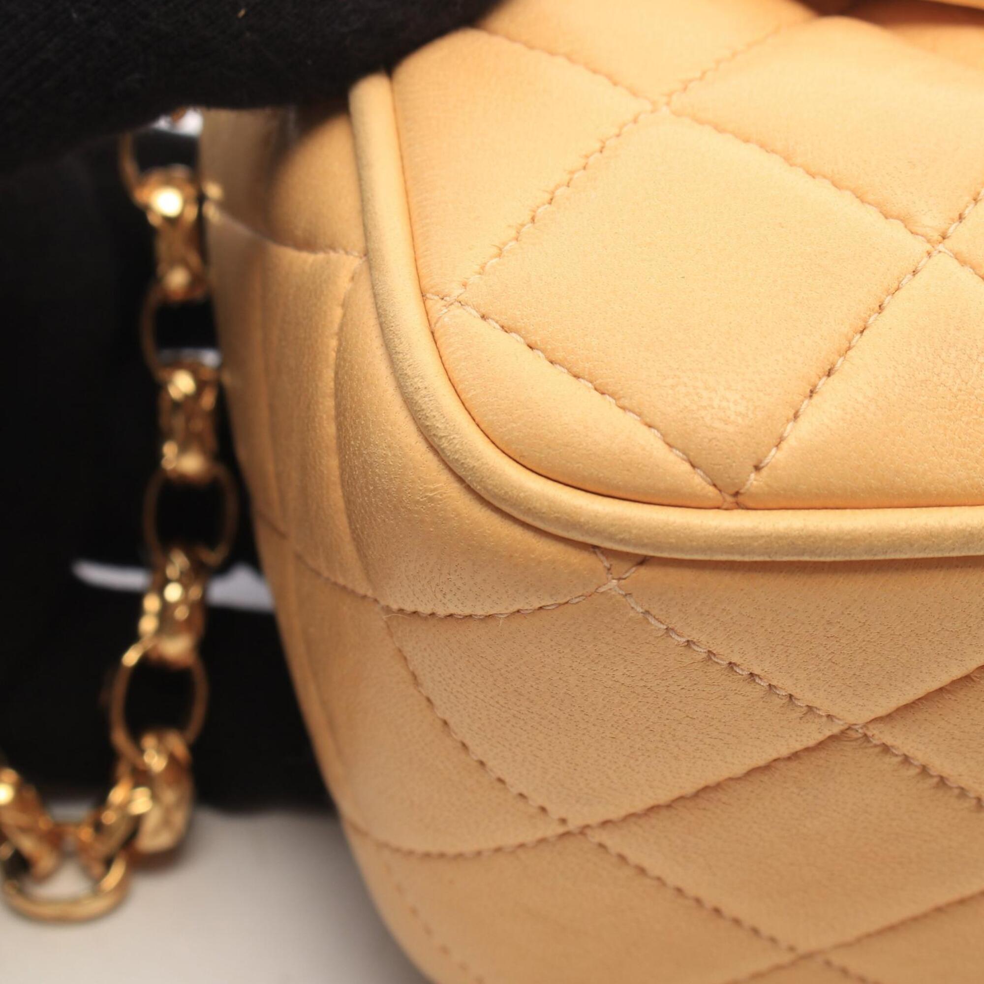 Chanel Beige Leather Handbag Shoulder Bag (Pre-Owned)