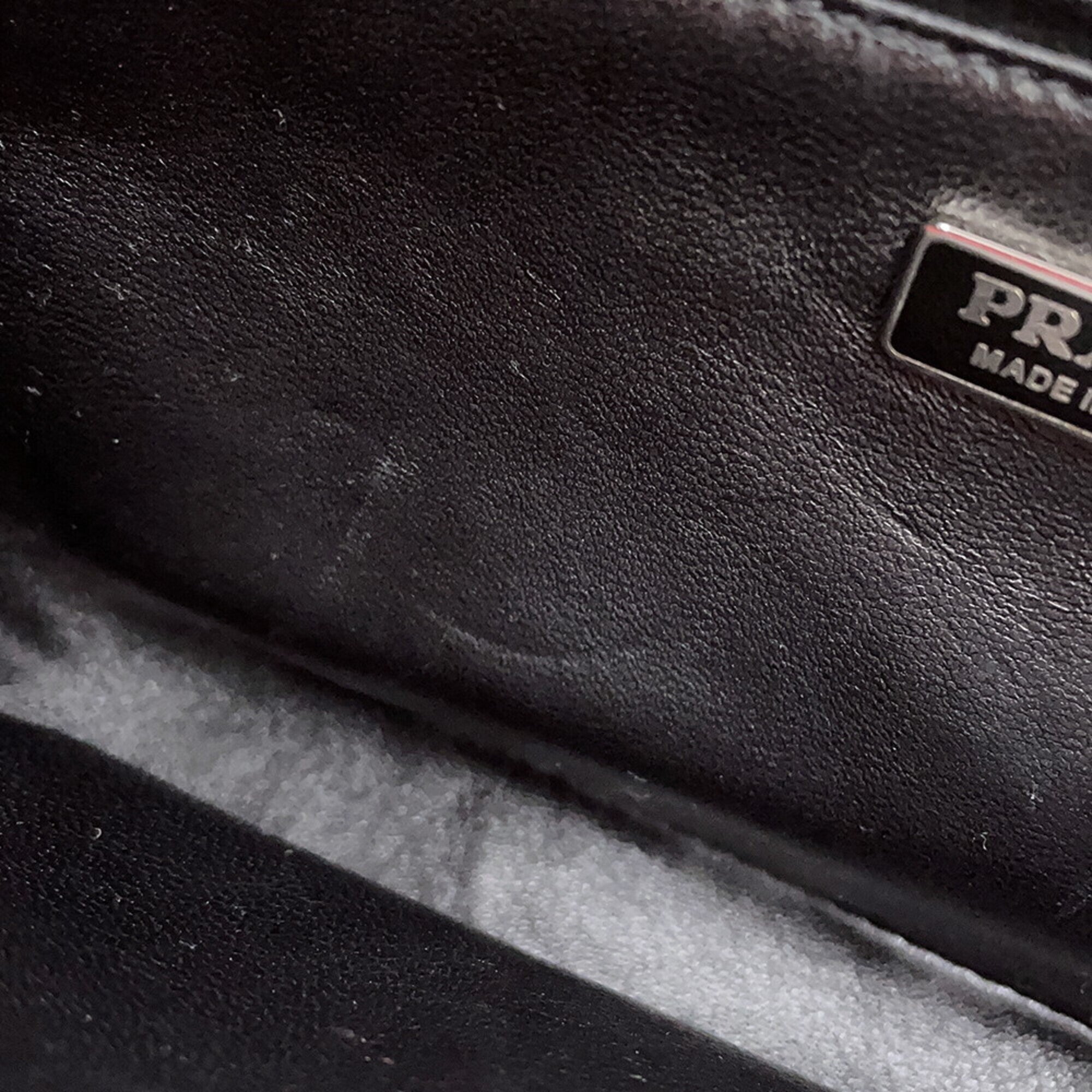Prada Red Color Leather Shoulder Bag (Pre-Owned)