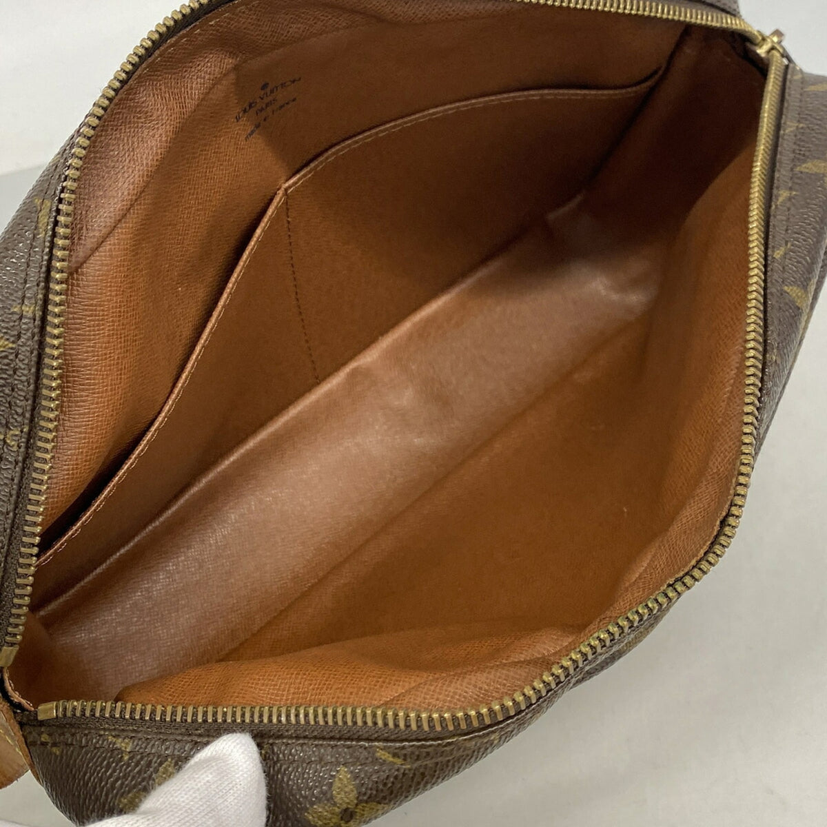 Louis Vuitton Brown Clutch Bag (Pre-Owned)