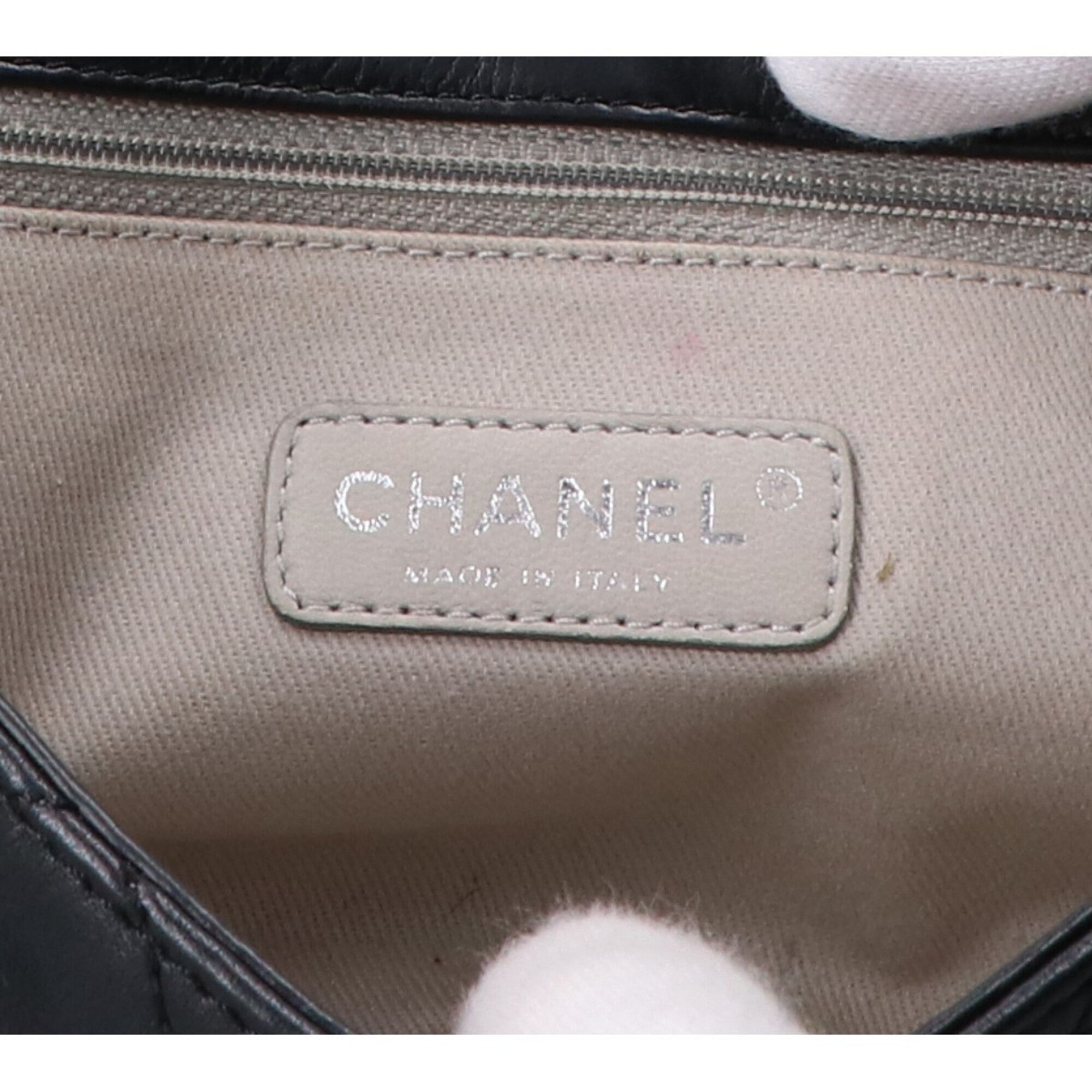 Chanel Brown Leather Shoulder Bag (Pre-Owned)