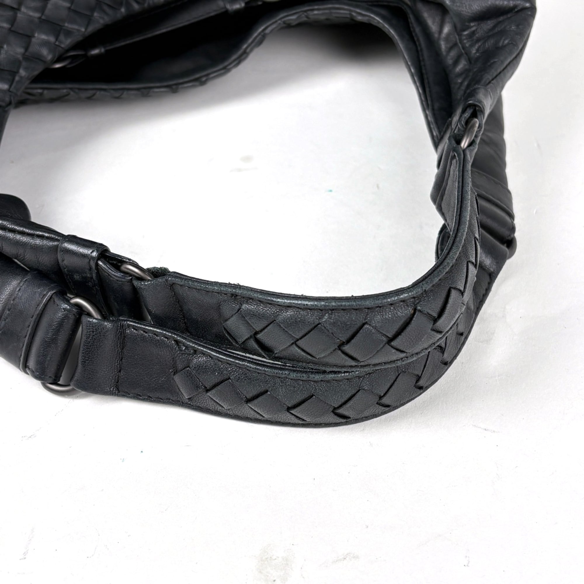 Bottega Veneta Intrecciato Black Leather Shoulder Bag (Pre-Owned)