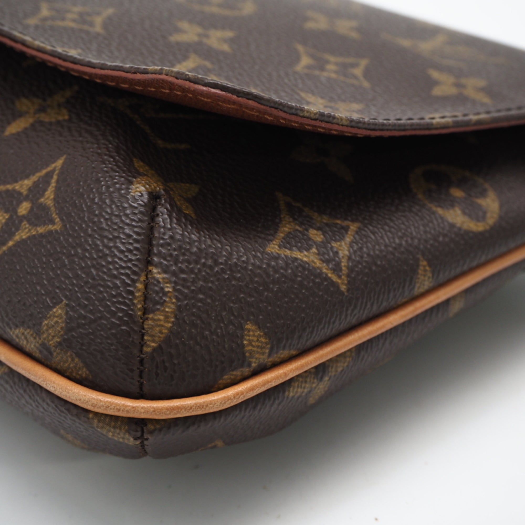 Louis Vuitton Brown Coated Canvas Leather Shoulder Bag (Pre-Owned)