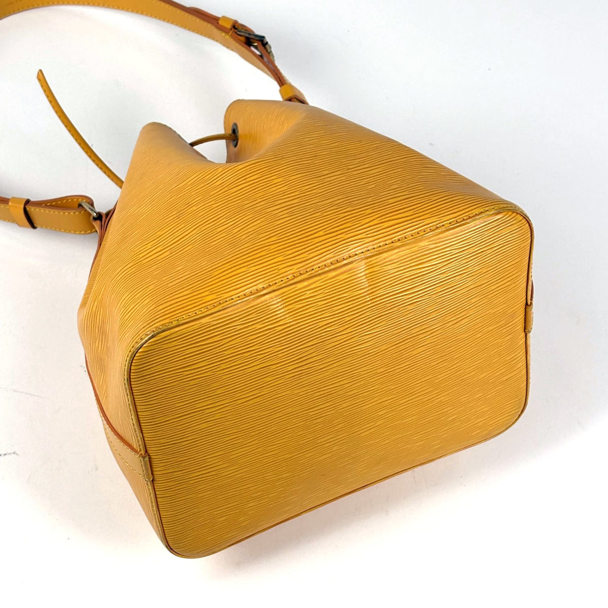 Louis Vuitton Yellow Epi Leather Shoulder Bag (Pre-Owned)