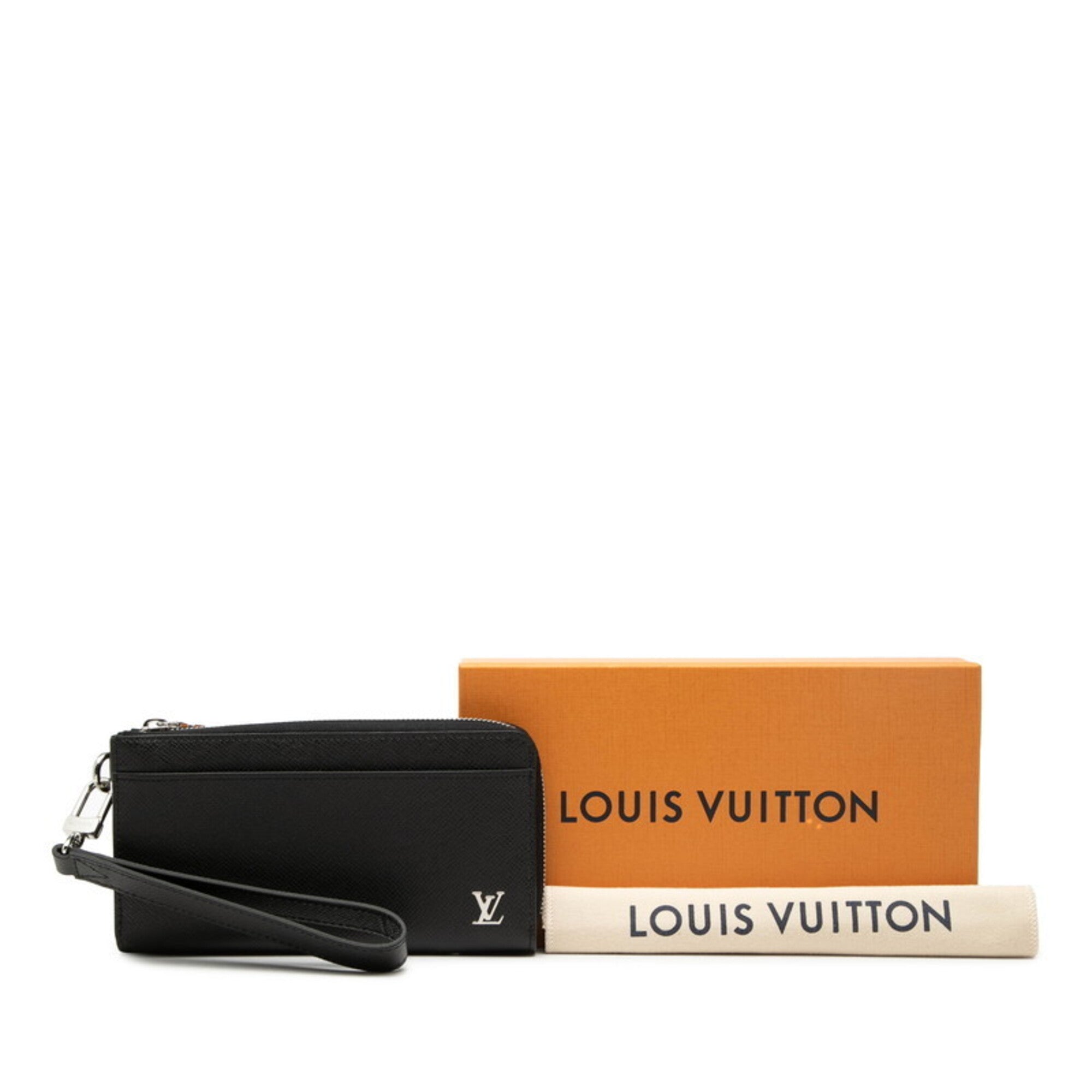 Louis Vuitton Taiga Black Noir Leather Long Wallet (Bi-Fold) (Pre-Owned)