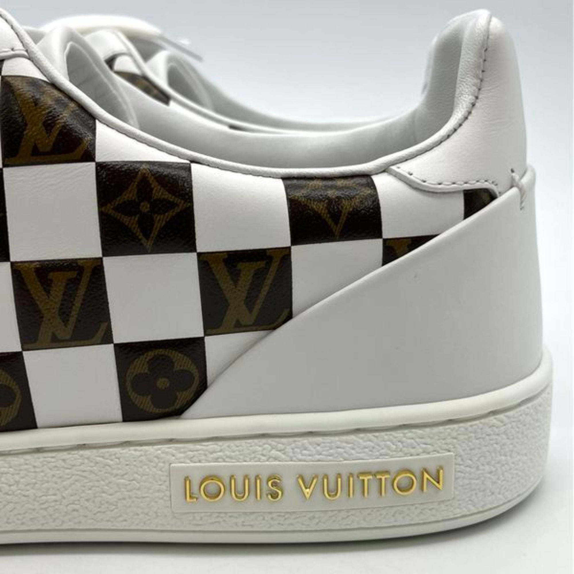 Louis Vuitton White Sneakers (Pre-Owned)