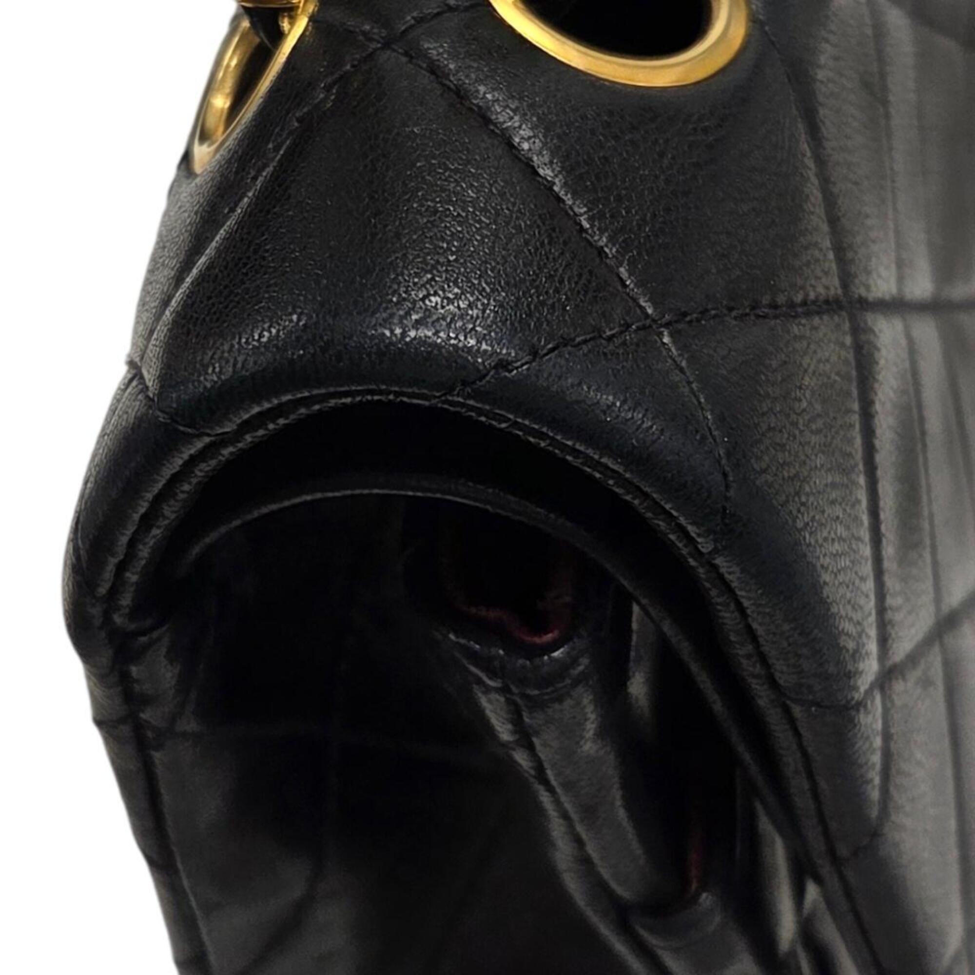 Chanel Matelasse Black Leather Shoulder Bag (Pre-Owned)