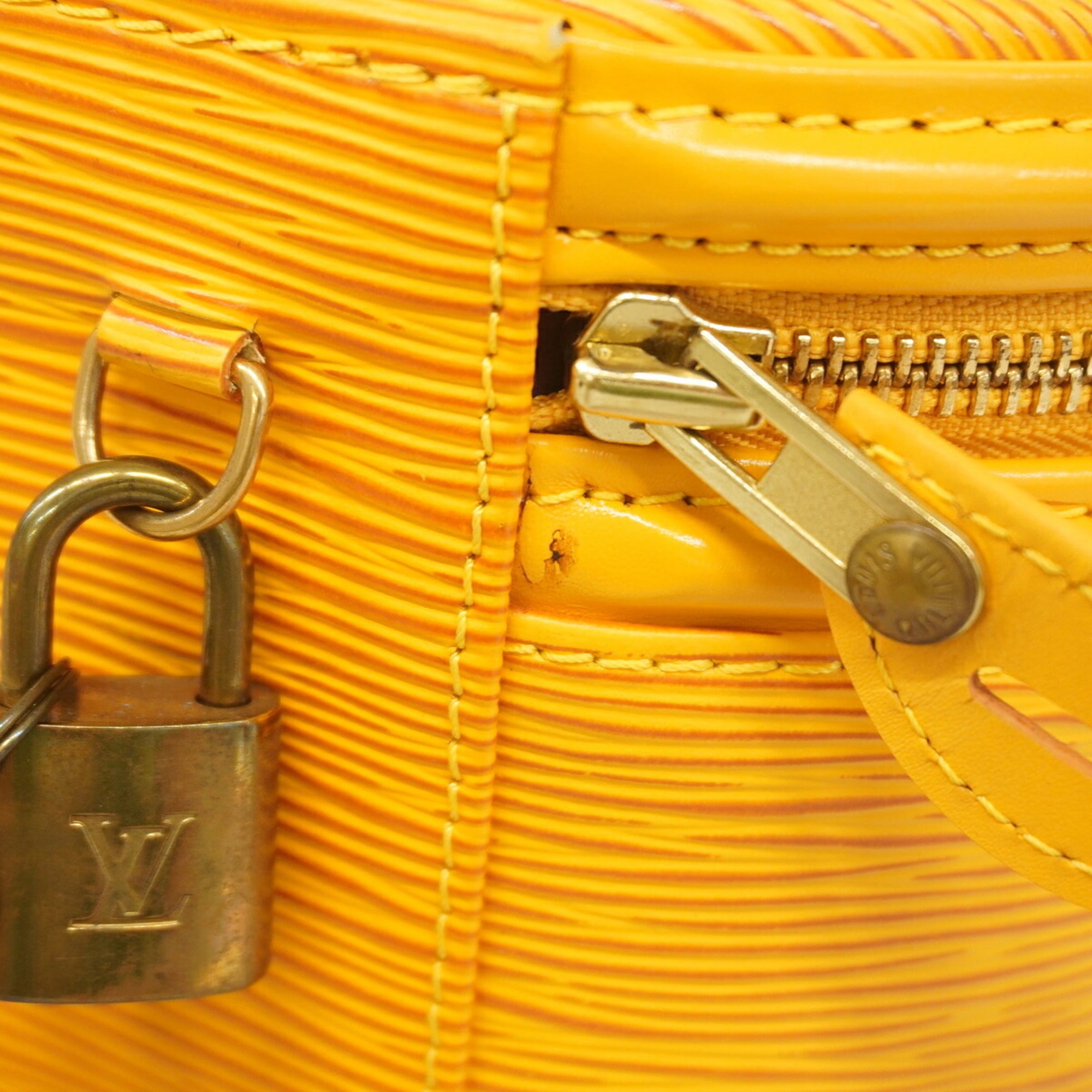 Louis Vuitton Jaune Handbag (Pre-Owned)
