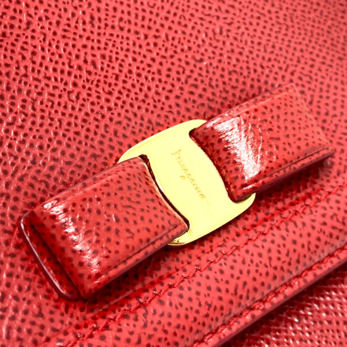 Salvatore Ferragamo Red Leather Shoulder Bag (Pre-Owned)