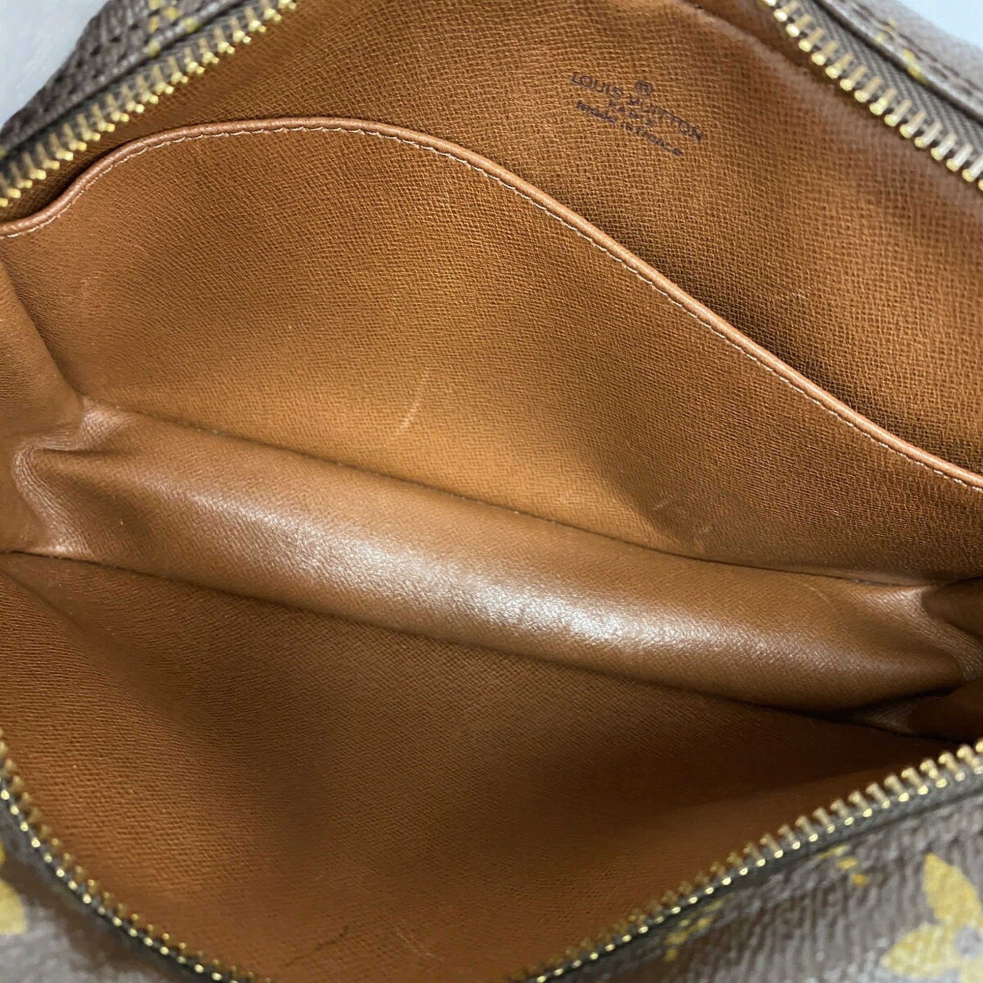 Louis Vuitton Brown Clutch Bag (Pre-Owned)