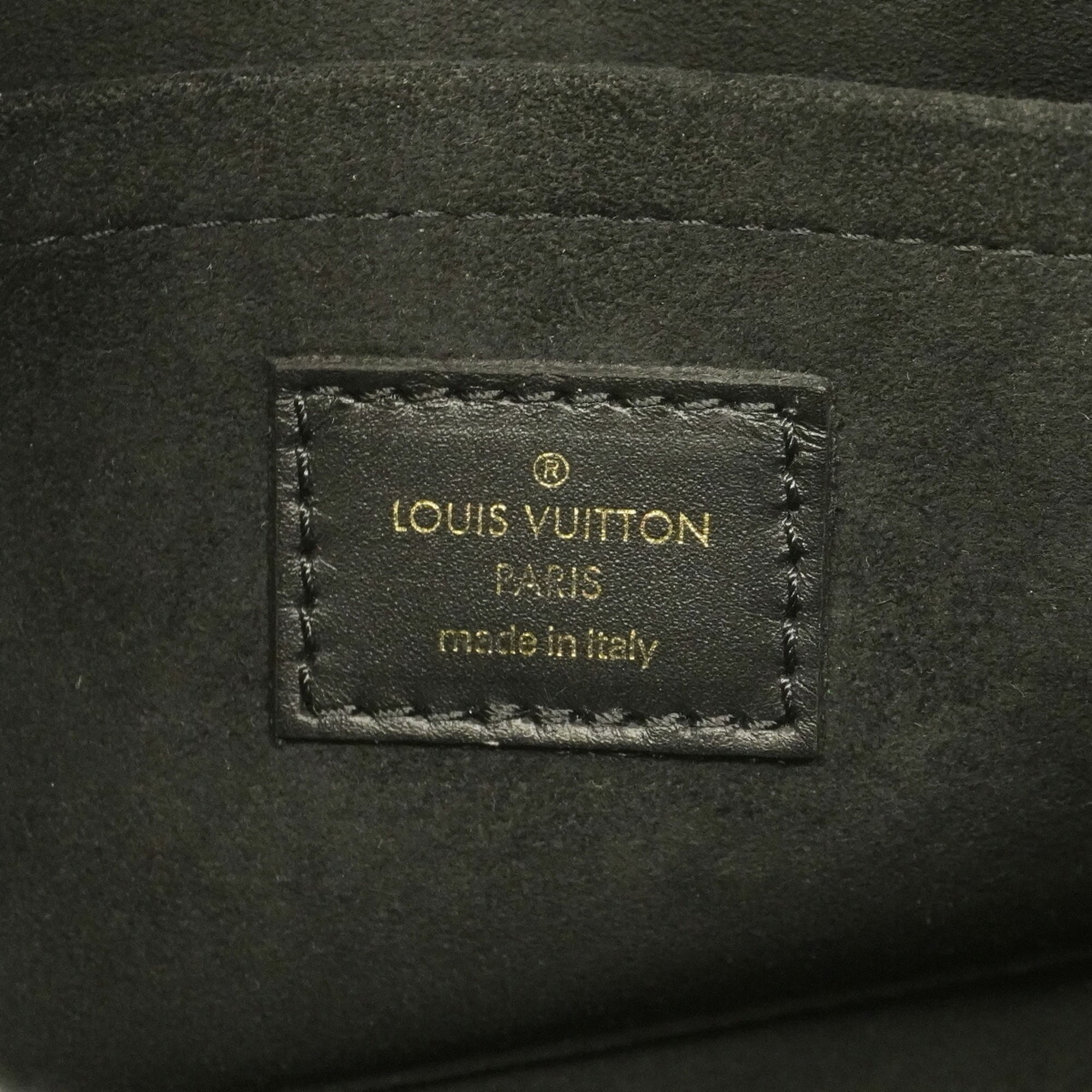 Louis Vuitton Noir Handbag (Pre-Owned)