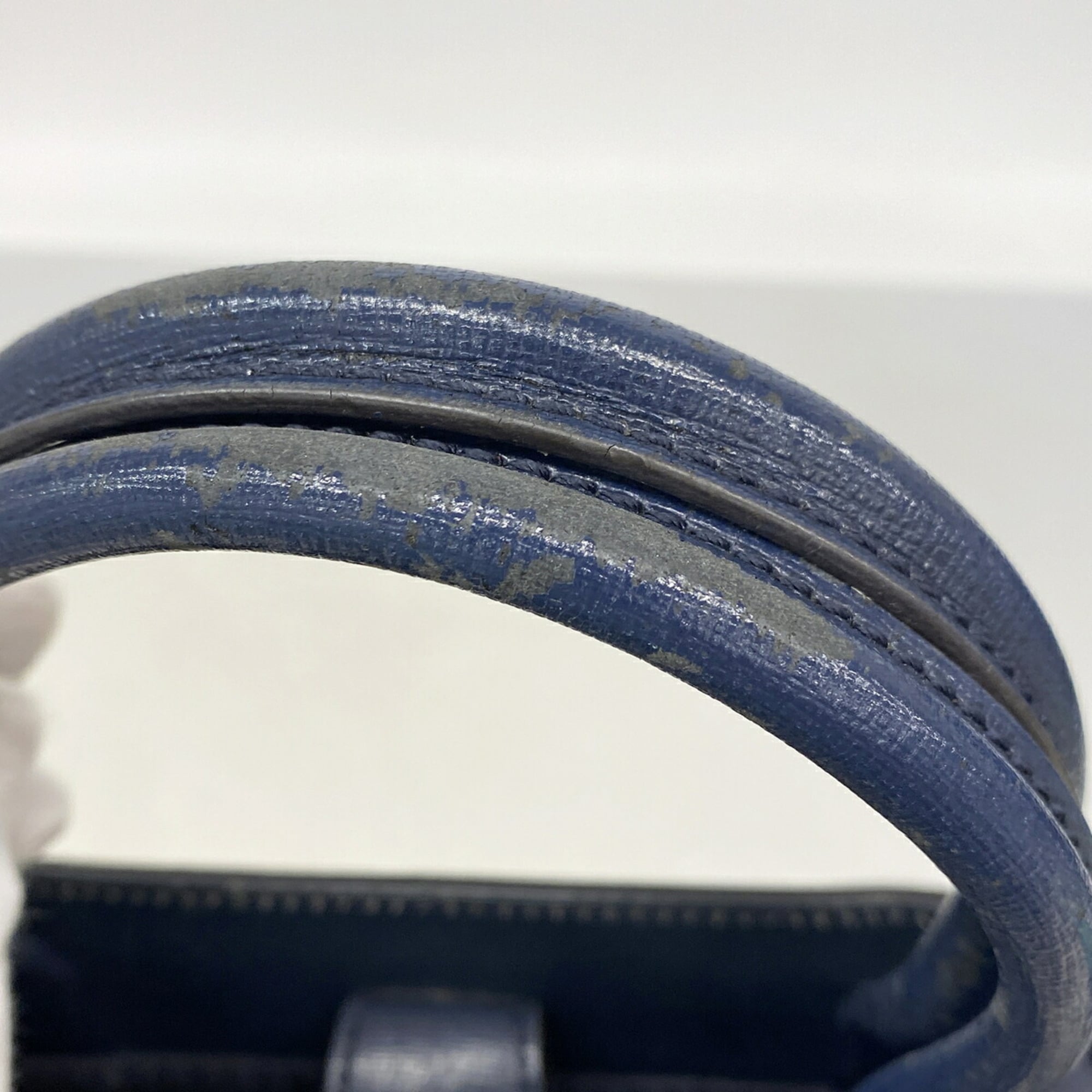 Fendi Navy Leather Handbag (Pre-Owned)