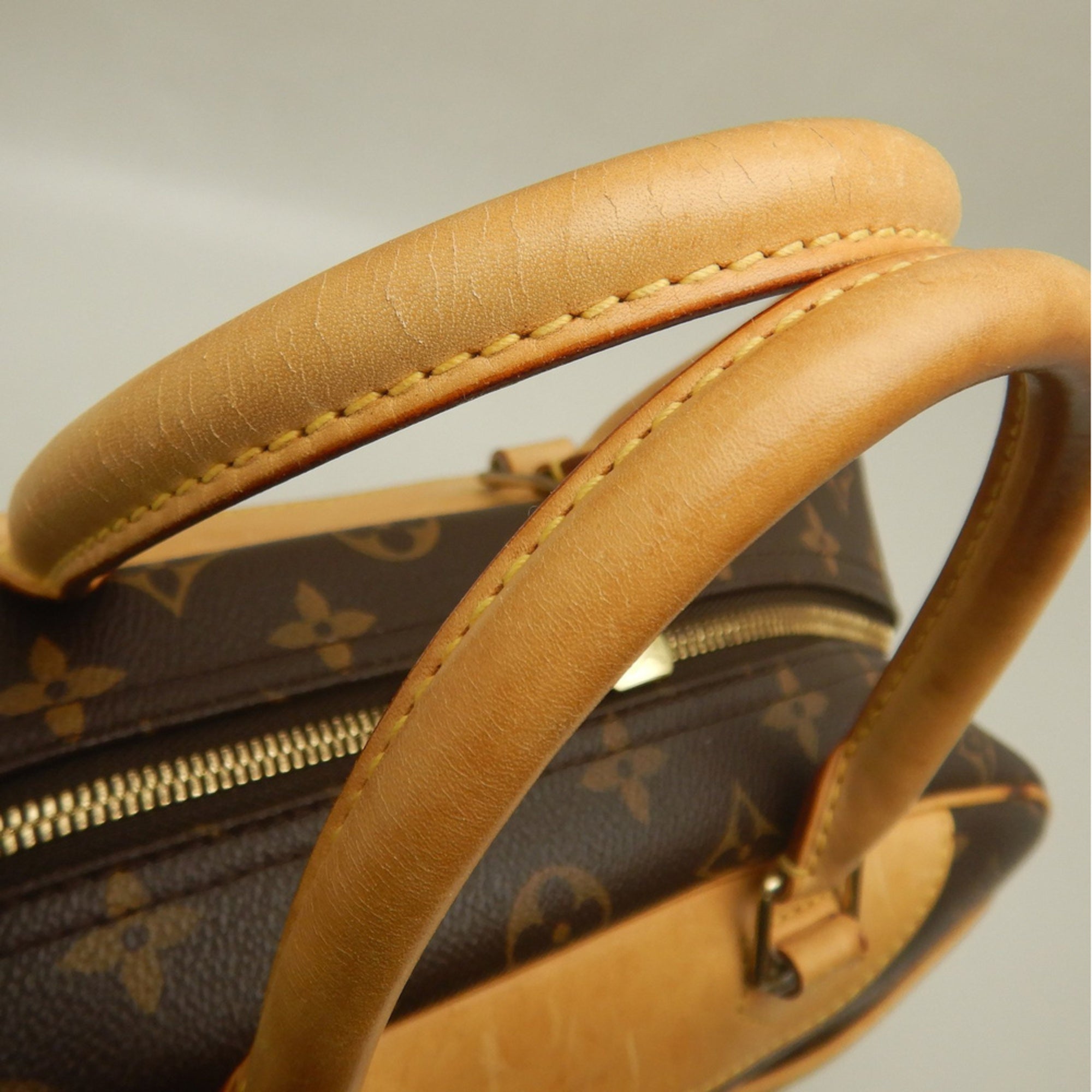 Louis Vuitton Brown Monogram Monogram Handbag (Pre-Owned)