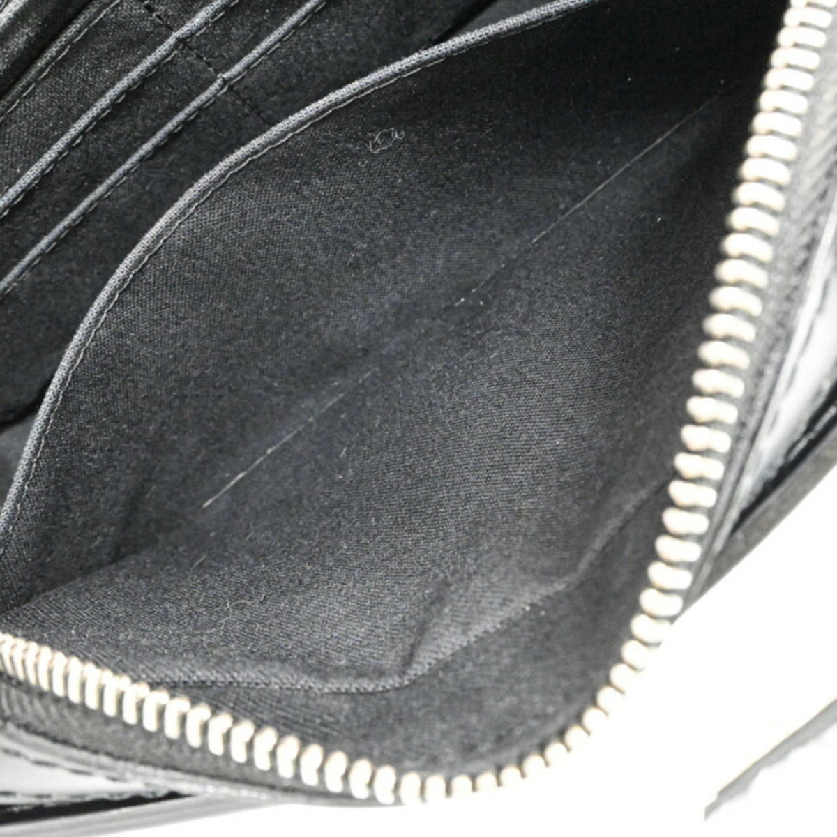 Louis Vuitton Epi Black Epi Leather Clutch Bag (Pre-Owned)