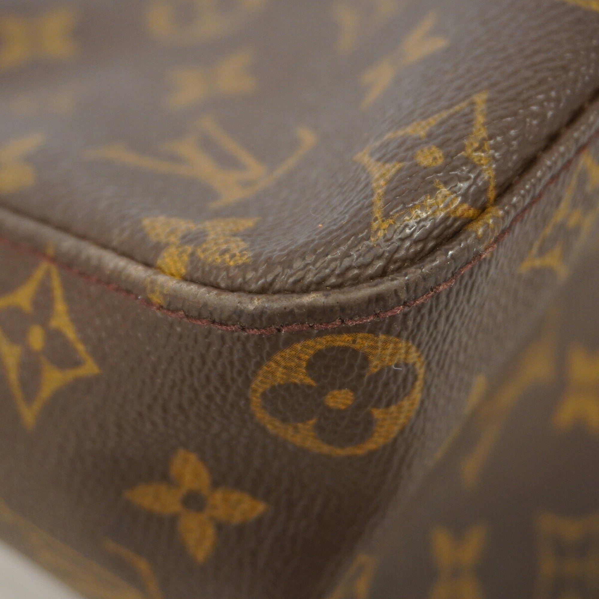 Louis Vuitton Brown Shoulder Bag (Pre-Owned)