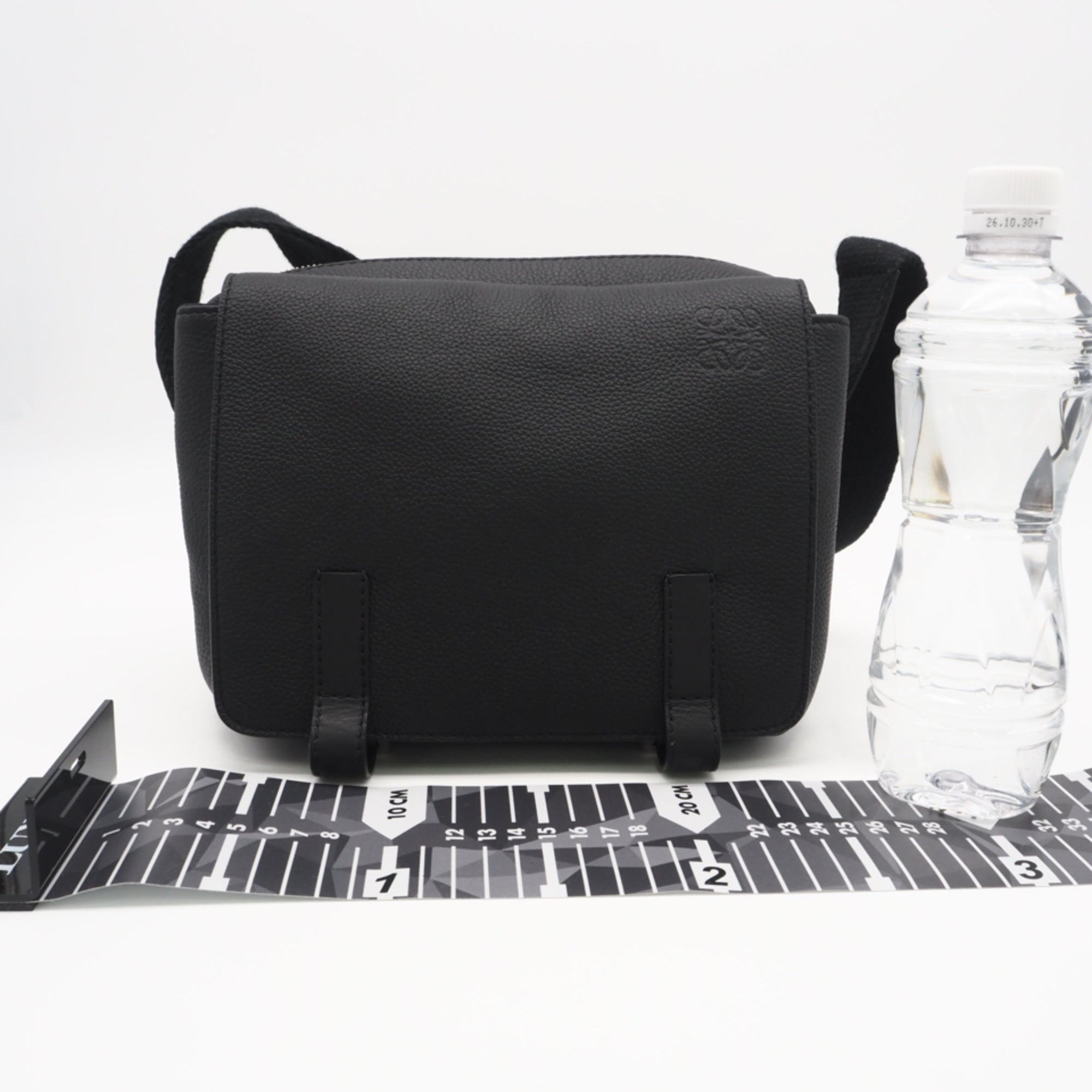 Loewe Black Leather Messenger Bag Shoulder Bag (Pre-Owned)