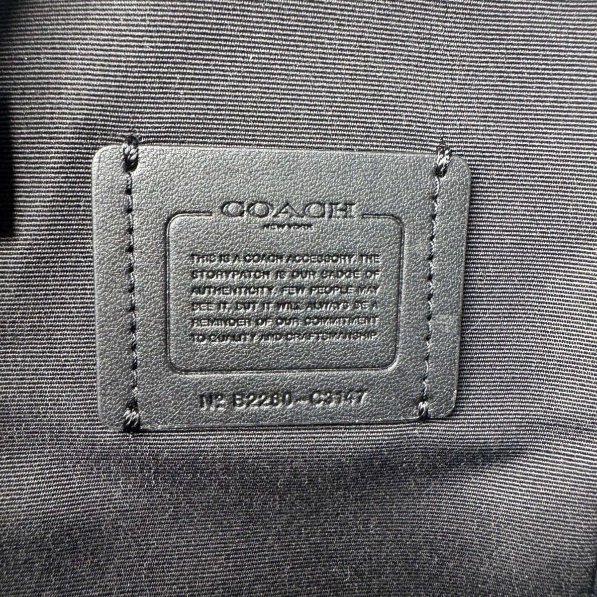 Coach Black Leather Shoulder Bag (Pre-Owned)