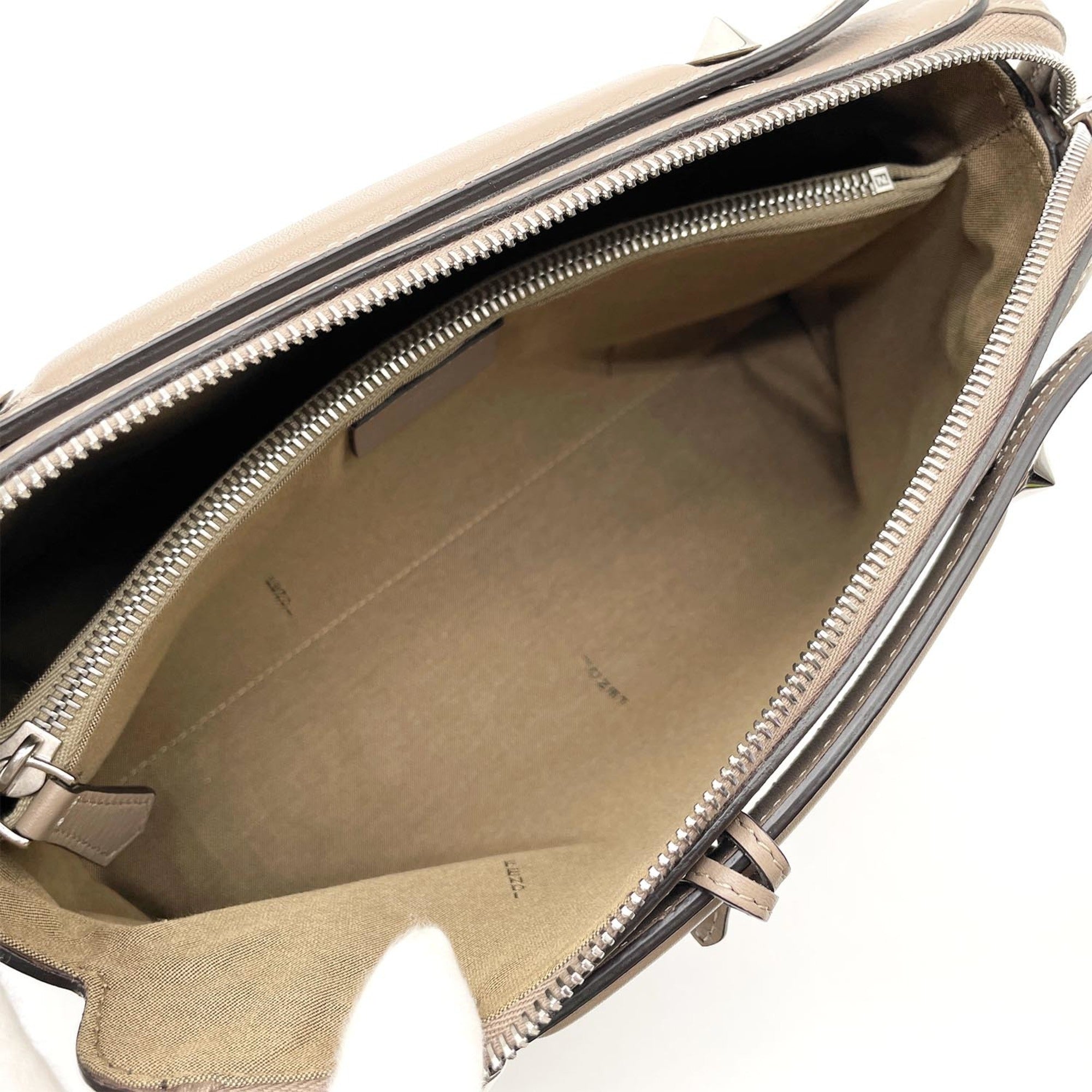 Fendi Beige Leather Shoulder Bag (Pre-Owned)