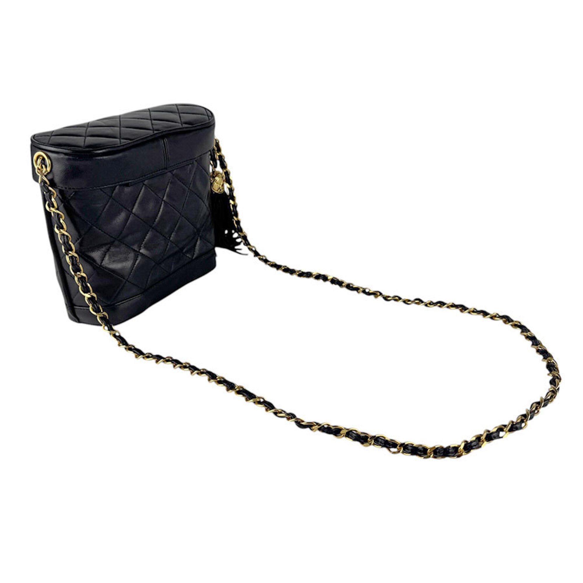 Chanel Black Leather Shoulder Bag (Pre-Owned)