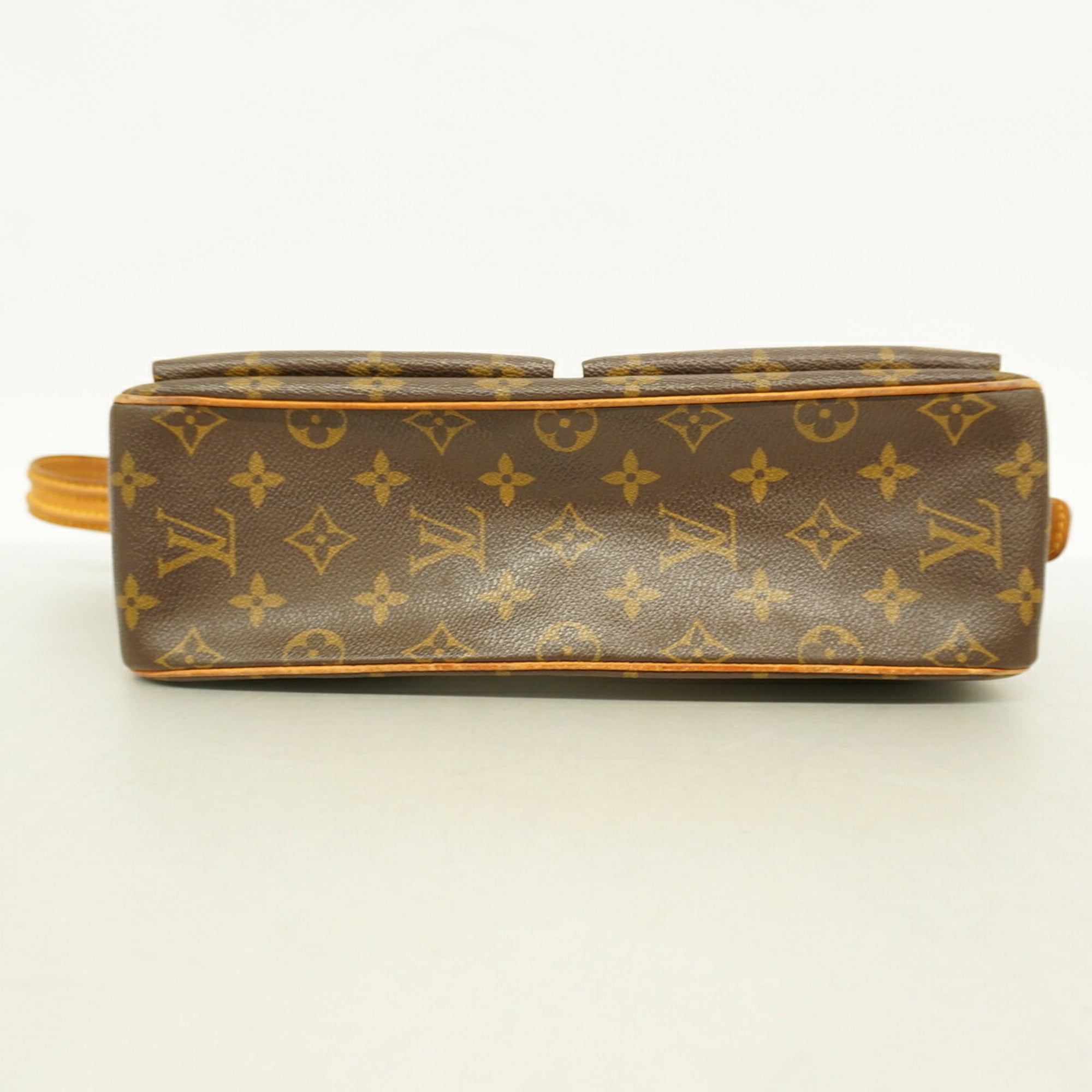 Louis Vuitton Brown Shoulder Bag (Pre-Owned)