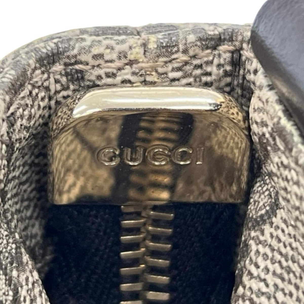 Gucci Brown Gg Supreme Canvas Crossbody Bag Messenger Bag (Pre-Owned)