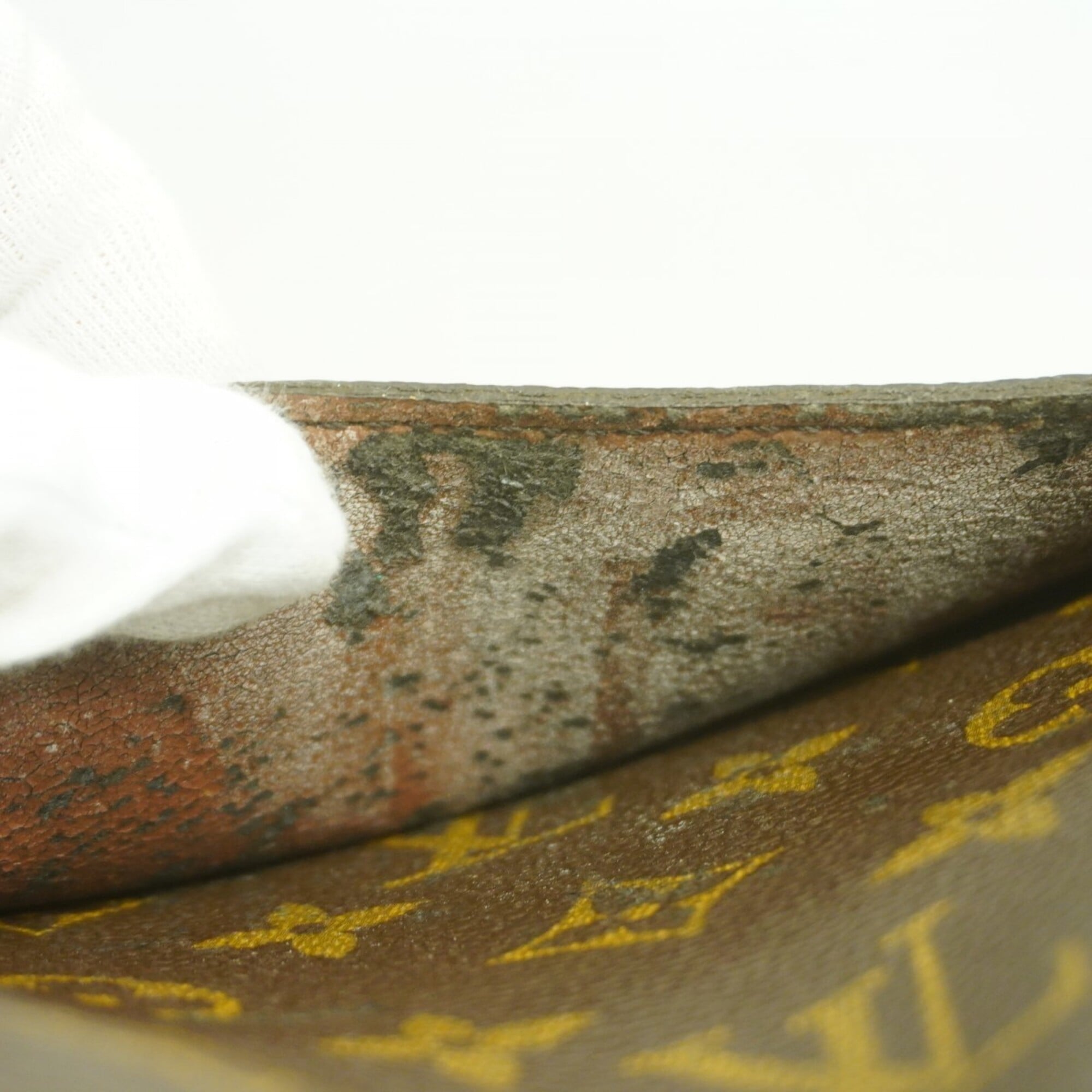 Louis Vuitton Brown Shoulder Bag (Pre-Owned)