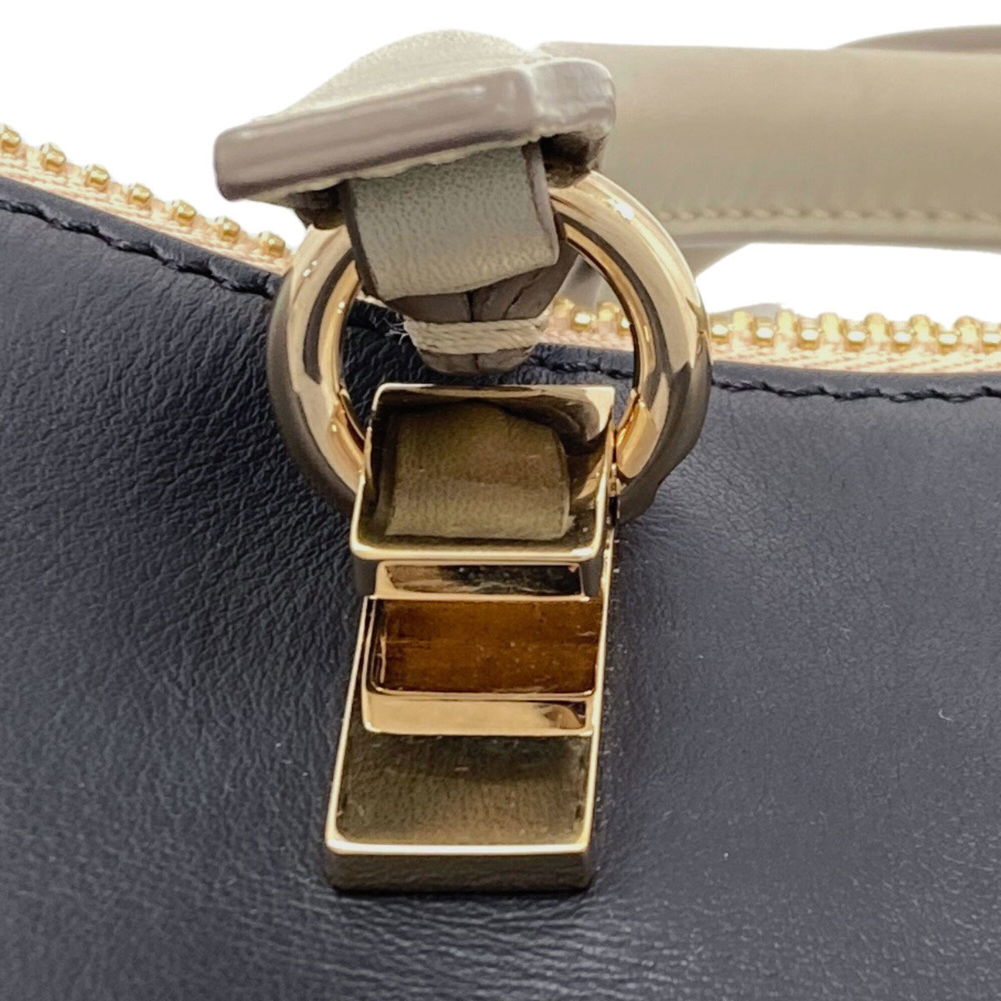 Chloé Black Leather Handbag (Pre-Owned)