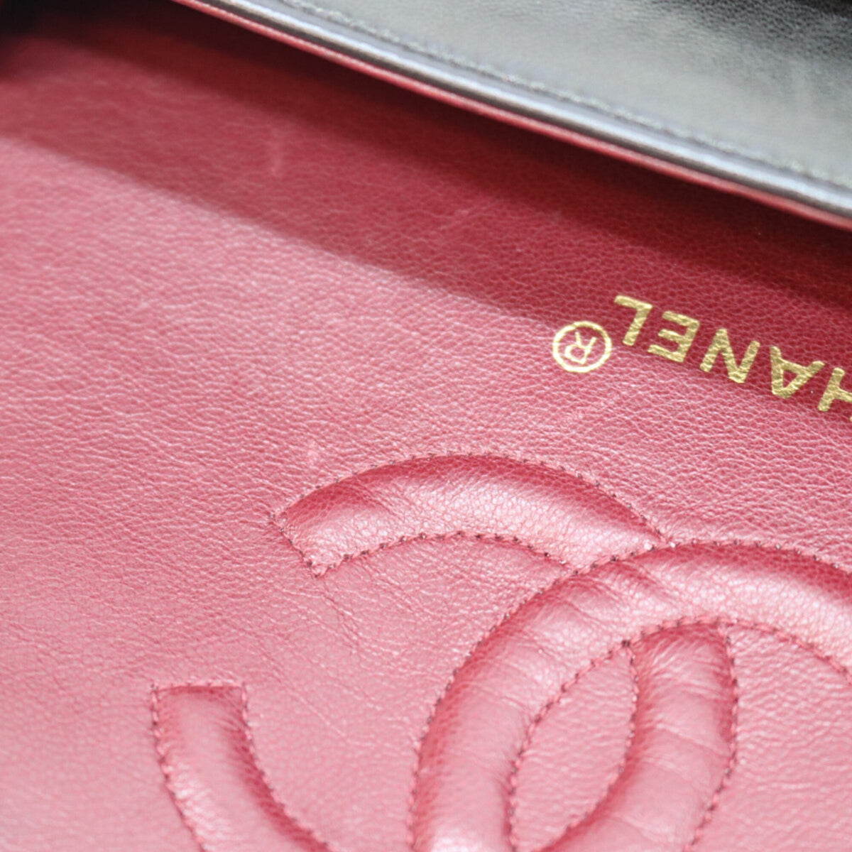 Chanel Black Leather Shoulder Bag (Pre-Owned)