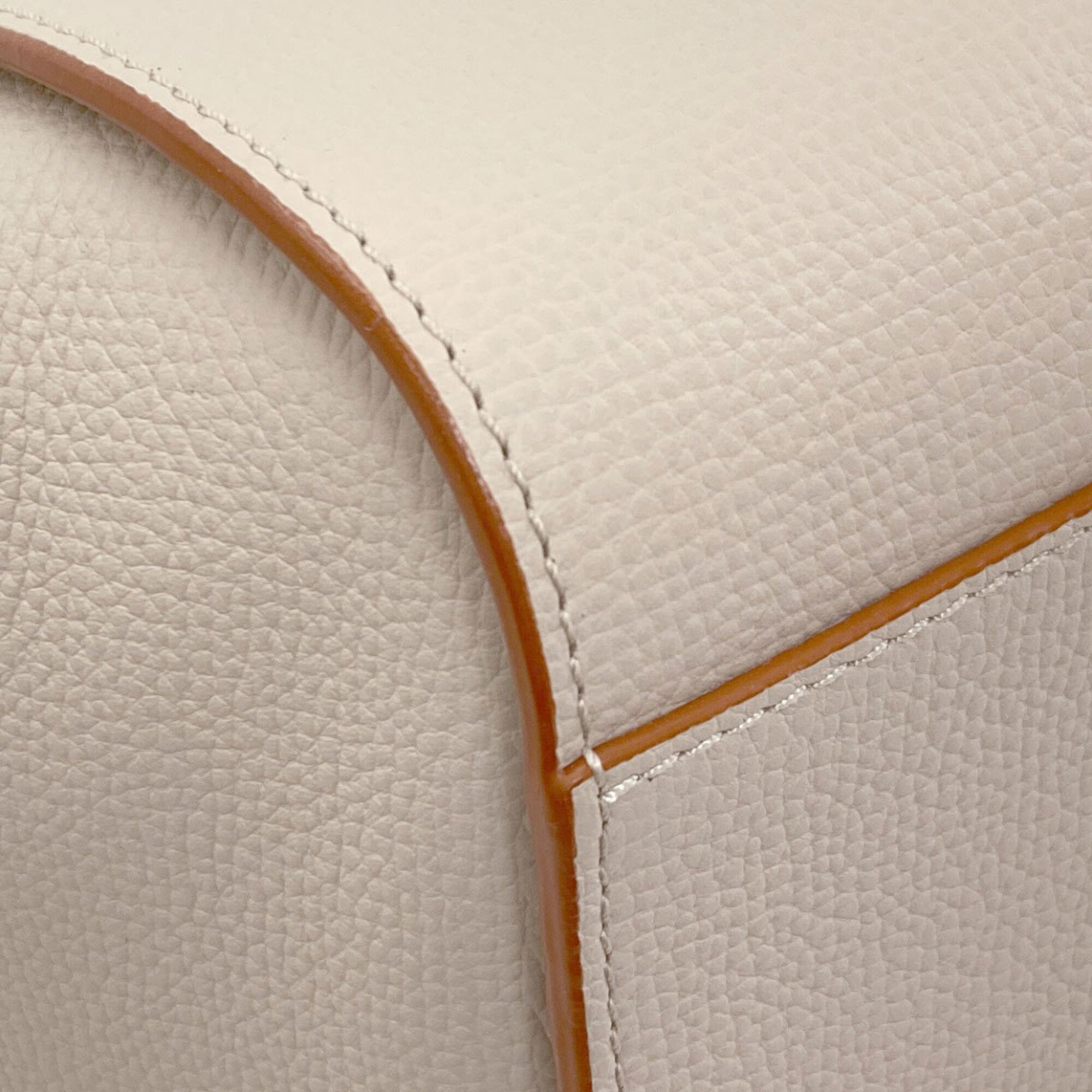 Loewe Beige Leather Handbag (Pre-Owned)
