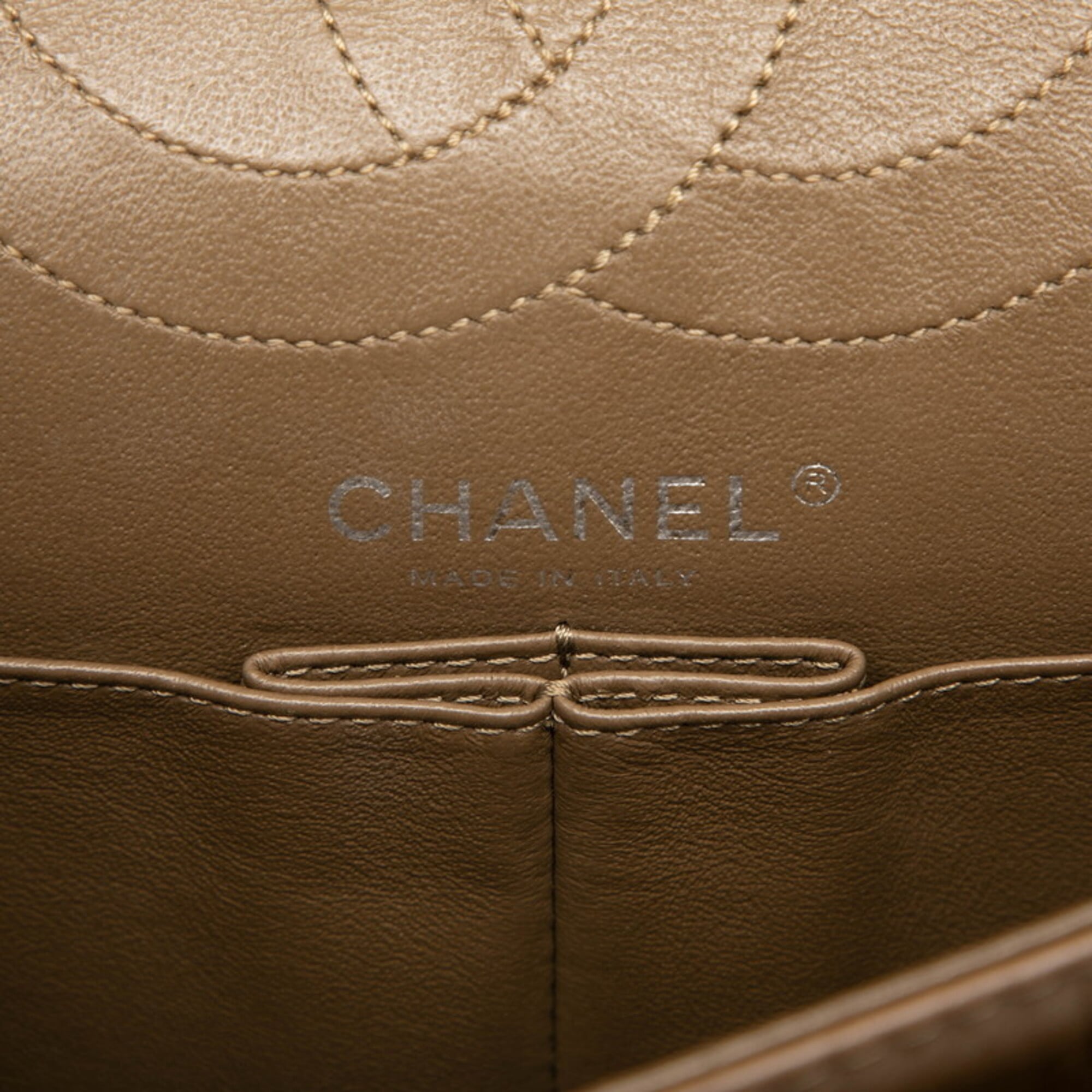 Chanel Brown Leather Shoulder Bag (Pre-Owned)