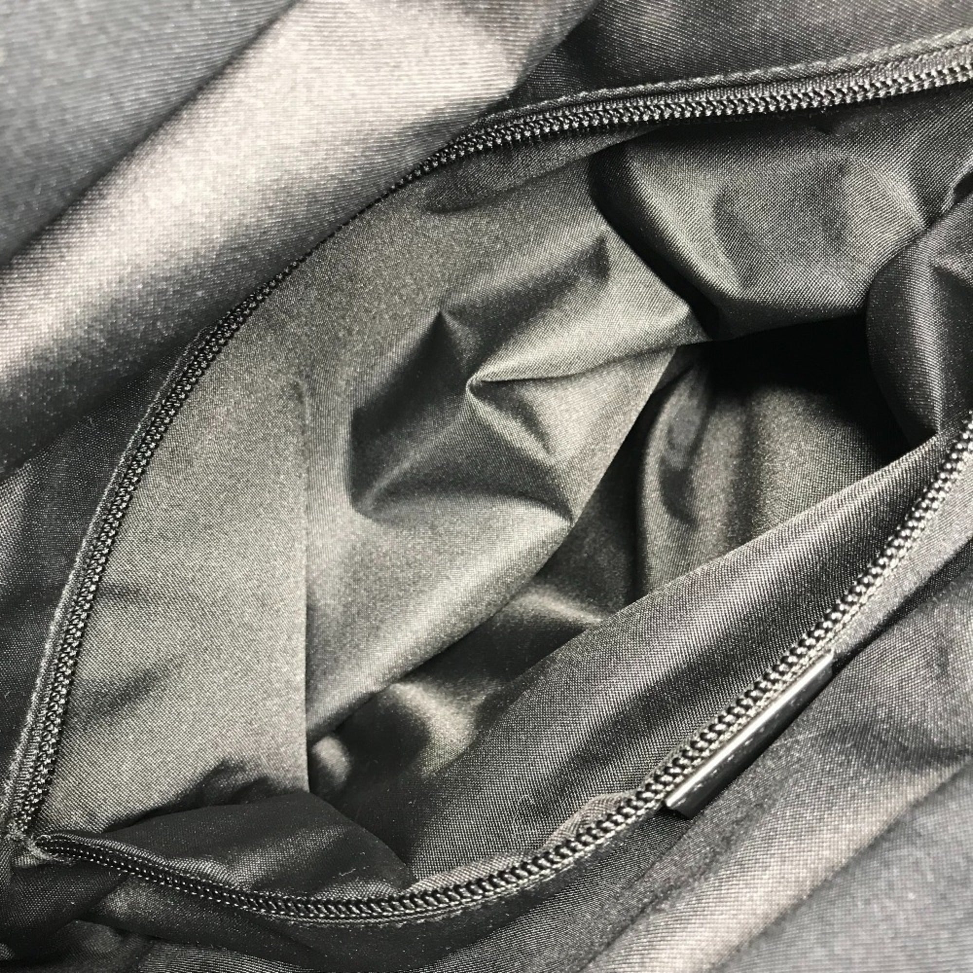 Gucci Black Nylon Handbag Tote Bag (Pre-Owned)