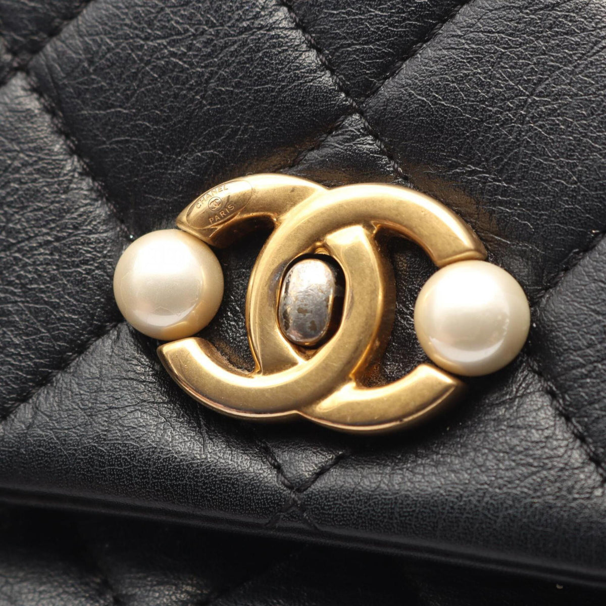 Chanel Black Leather Handbag Shoulder Bag (Pre-Owned)