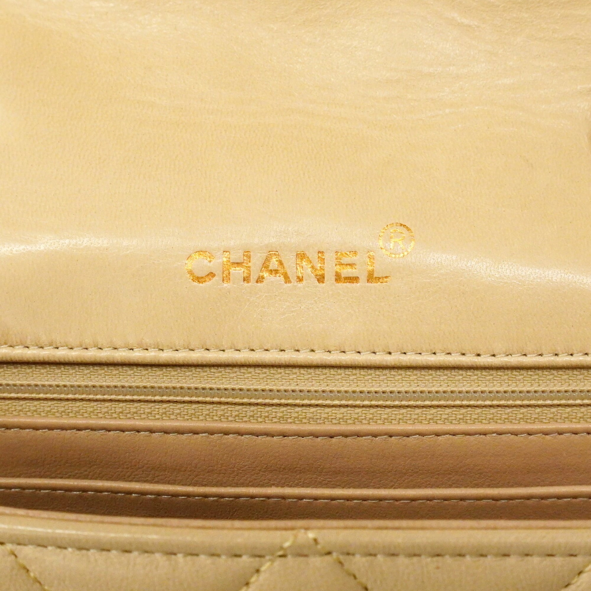 Chanel Beige Leather Shoulder Bag (Pre-Owned)