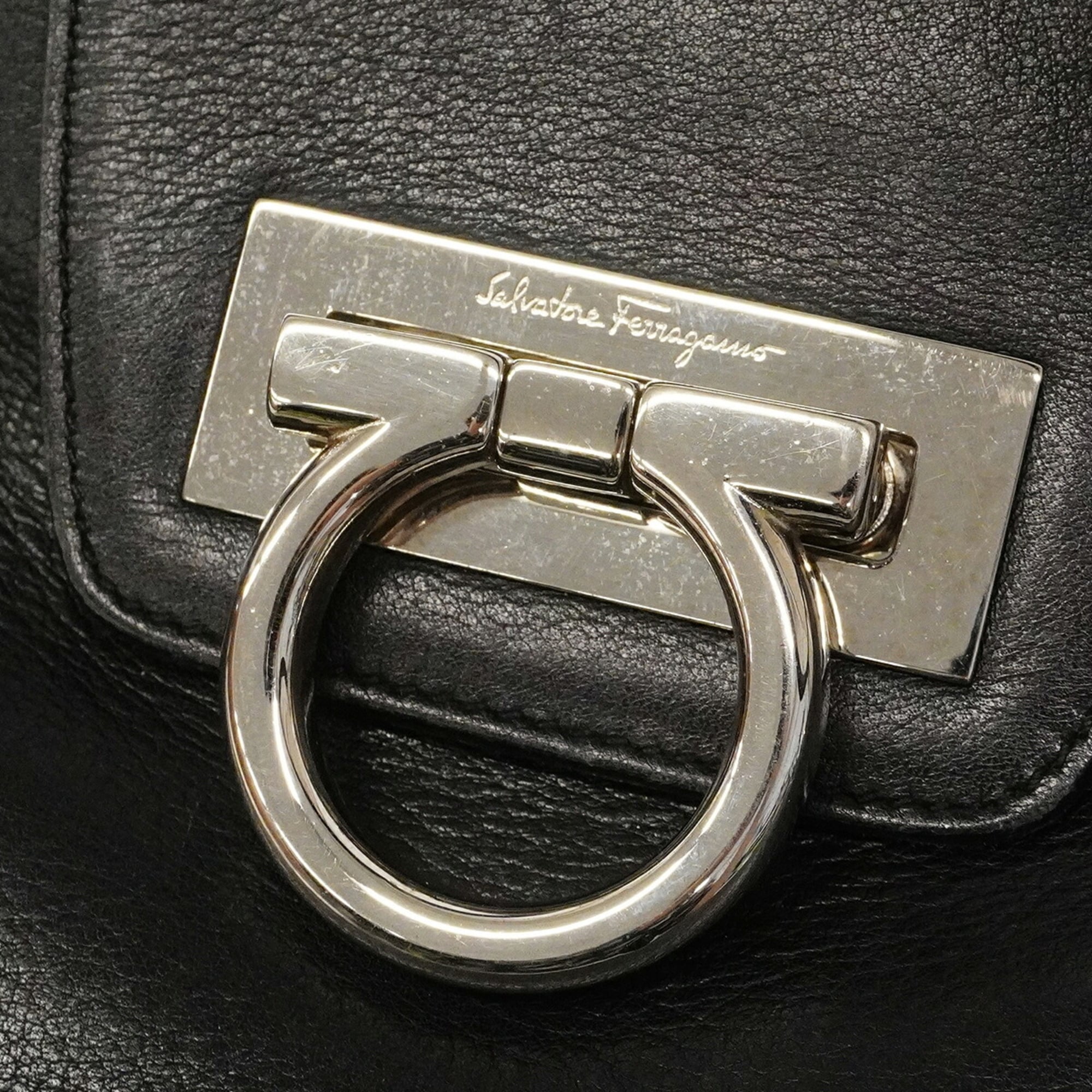 Salvatore Ferragamo Black Leather Shoulder Bag (Pre-Owned)