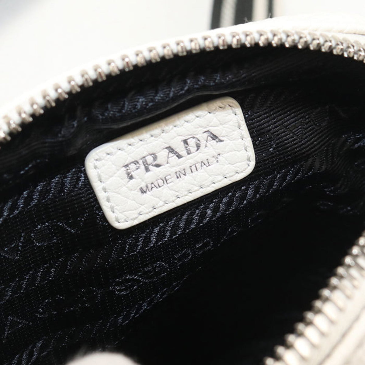 Prada White Leather Shoulder Bag (Pre-Owned)