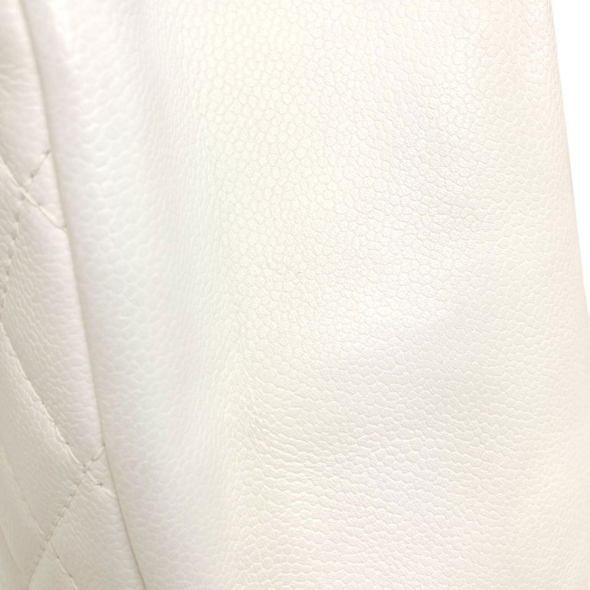 Chanel Matelasse White Tote Bag (Pre-Owned)