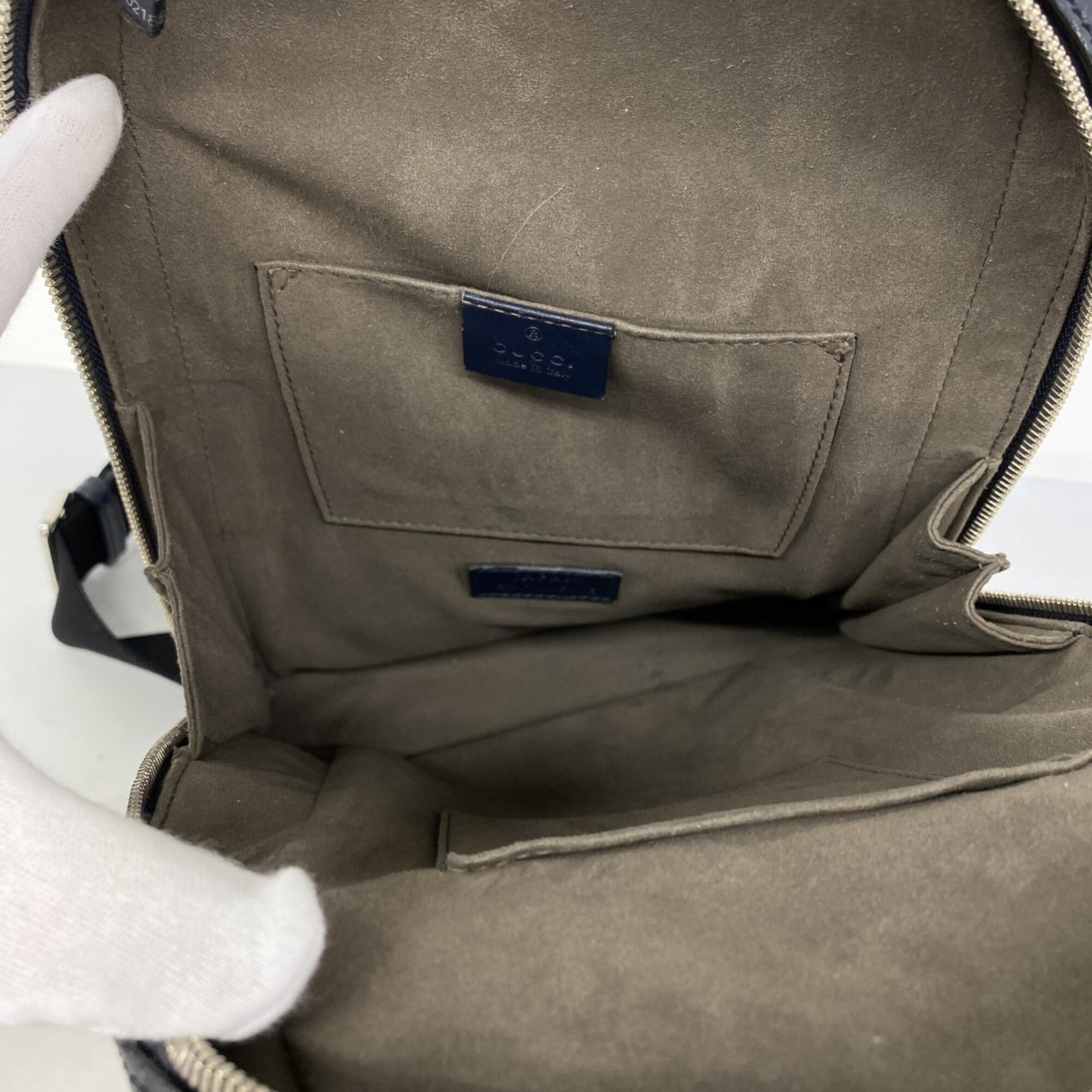 Gucci Navy Leather Sling Bag (Pre-Owned)