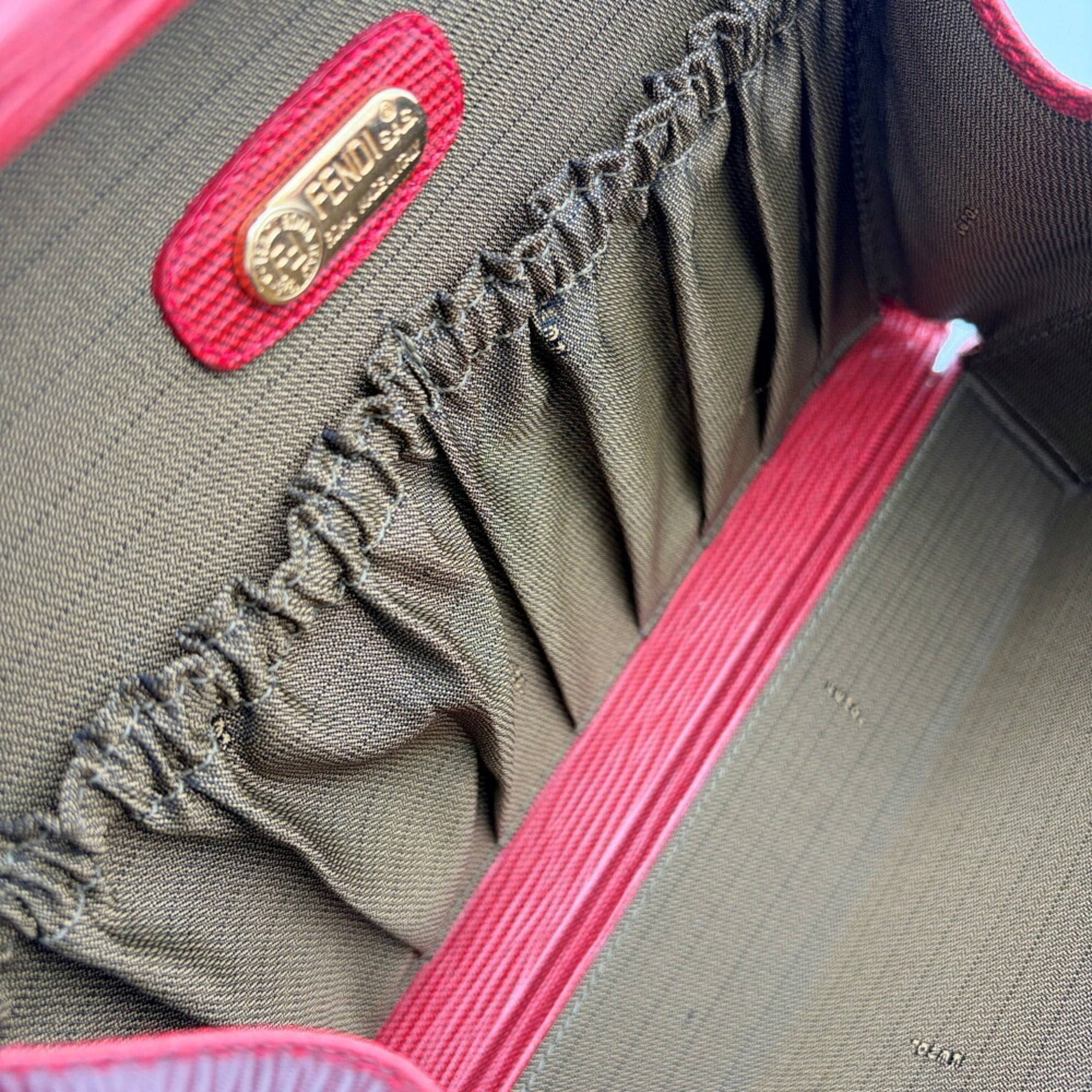 Fendi Red Color Leather Shoulder Bag (Pre-Owned)