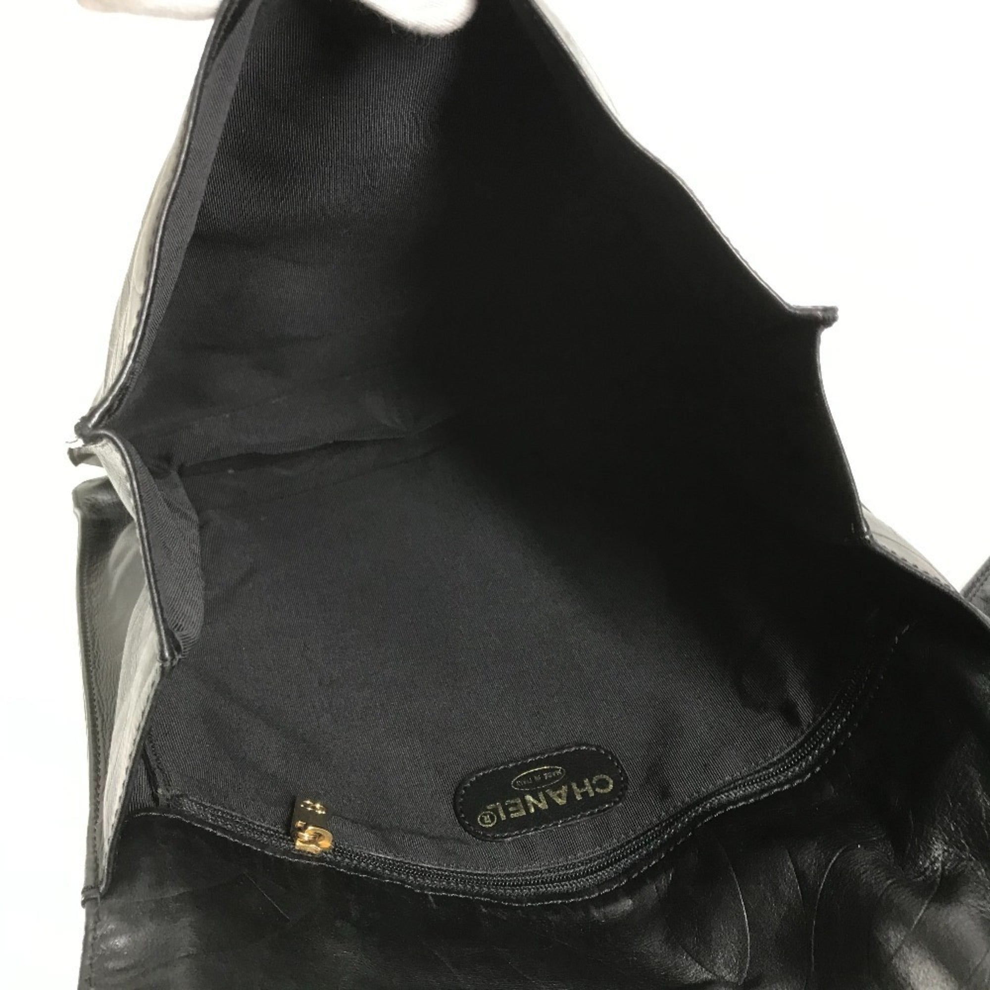 Chanel Black Leather Pochette Shoulder Bag (Pre-Owned)