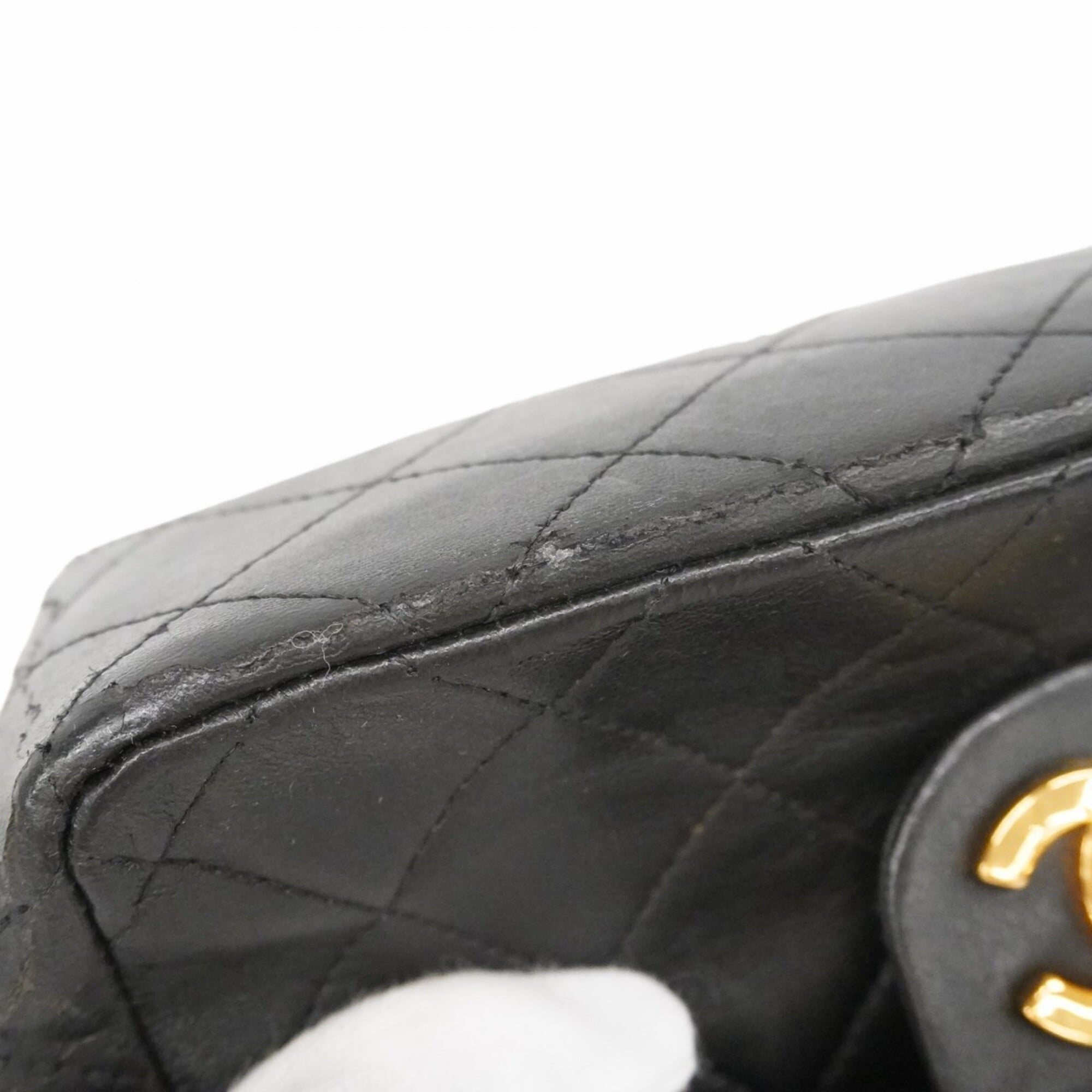 Chanel Black Leather Shoulder Bag (Pre-Owned)