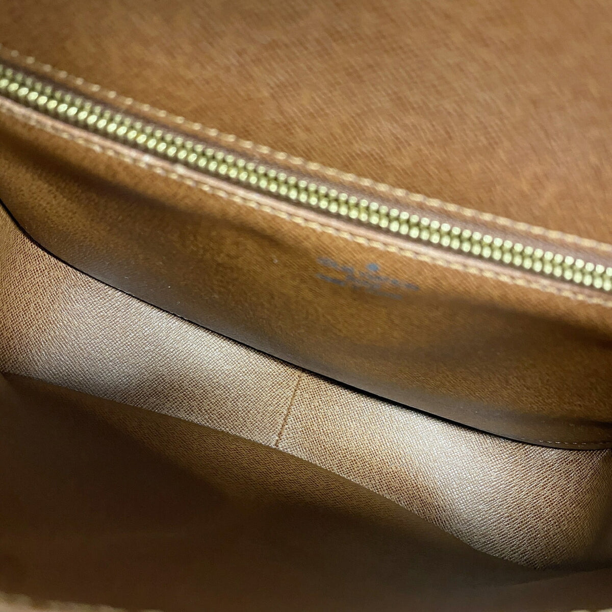 Louis Vuitton Brown Shoulder Bag (Pre-Owned)