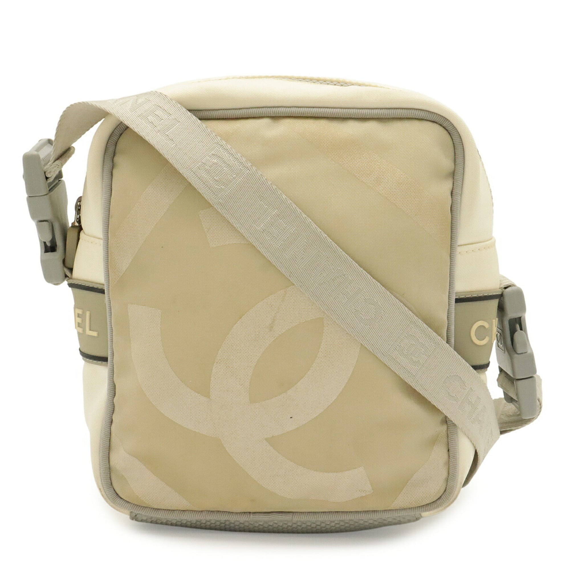 Chanel White Coated Canvas Pochette Shoulder Bag (Pre-Owned)