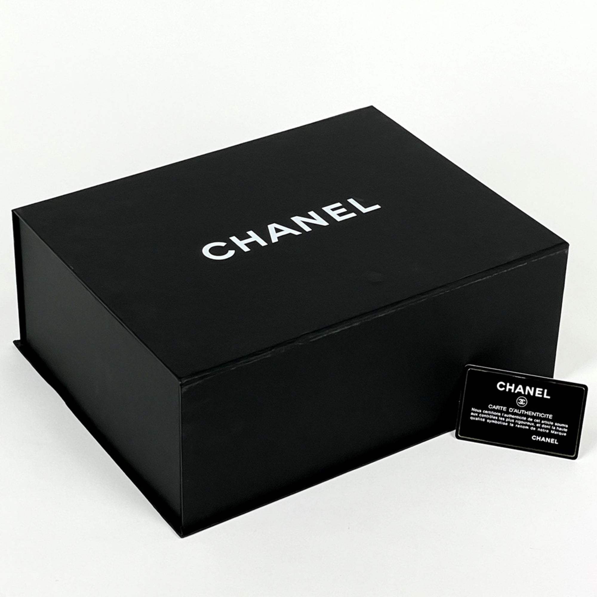 Chanel Black Leather Shoulder Bag (Pre-Owned)