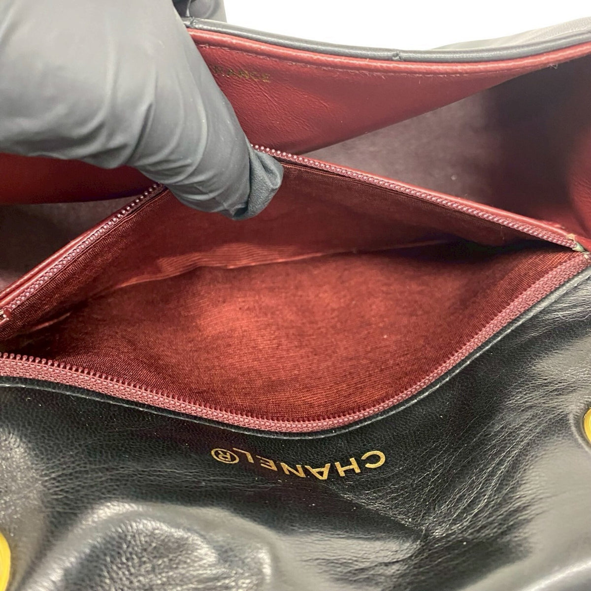 Chanel Black Leather Shoulder Bag (Pre-Owned)