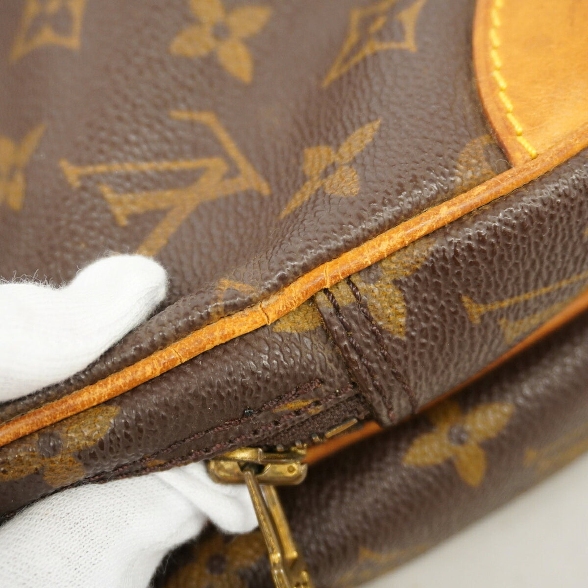 Louis Vuitton Brown Shoulder Bag (Pre-Owned)