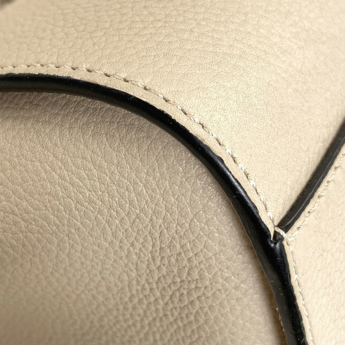 Loewe Beige Leather Handbag (Pre-Owned)