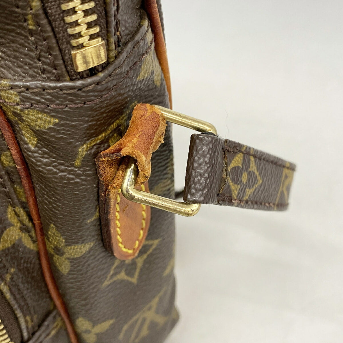 Louis Vuitton Brown Shoulder Bag (Pre-Owned)
