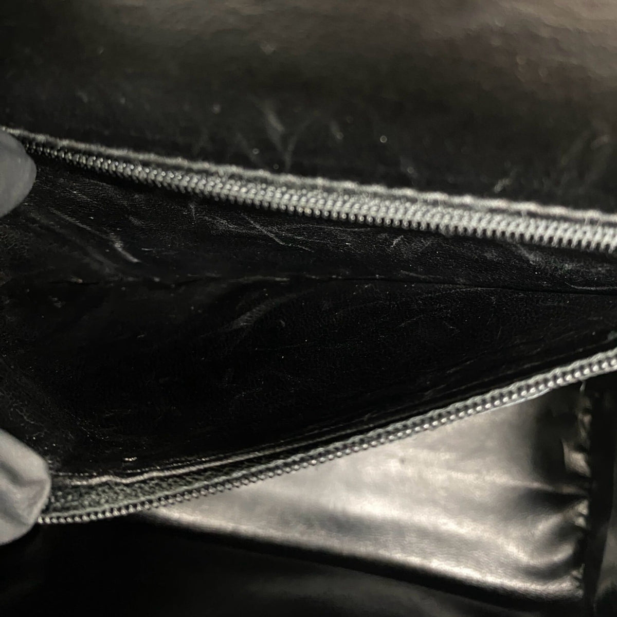 Salvatore Ferragamo Black Leather Shoulder Bag (Pre-Owned)