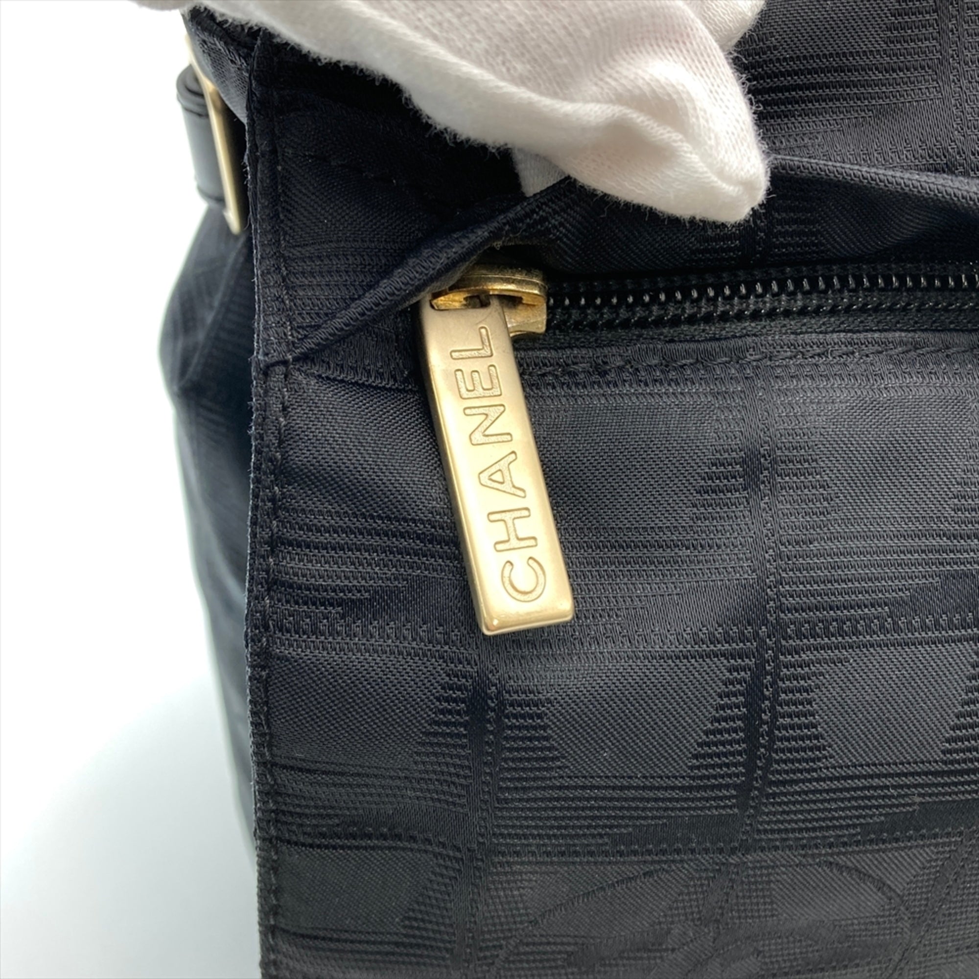 Chanel Black Nylon Shoulder Bag (Pre-Owned)
