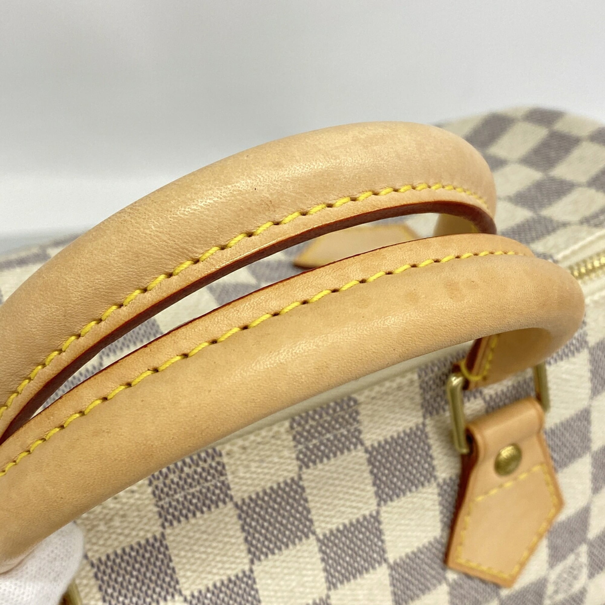 Louis Vuitton White Handbag (Pre-Owned)