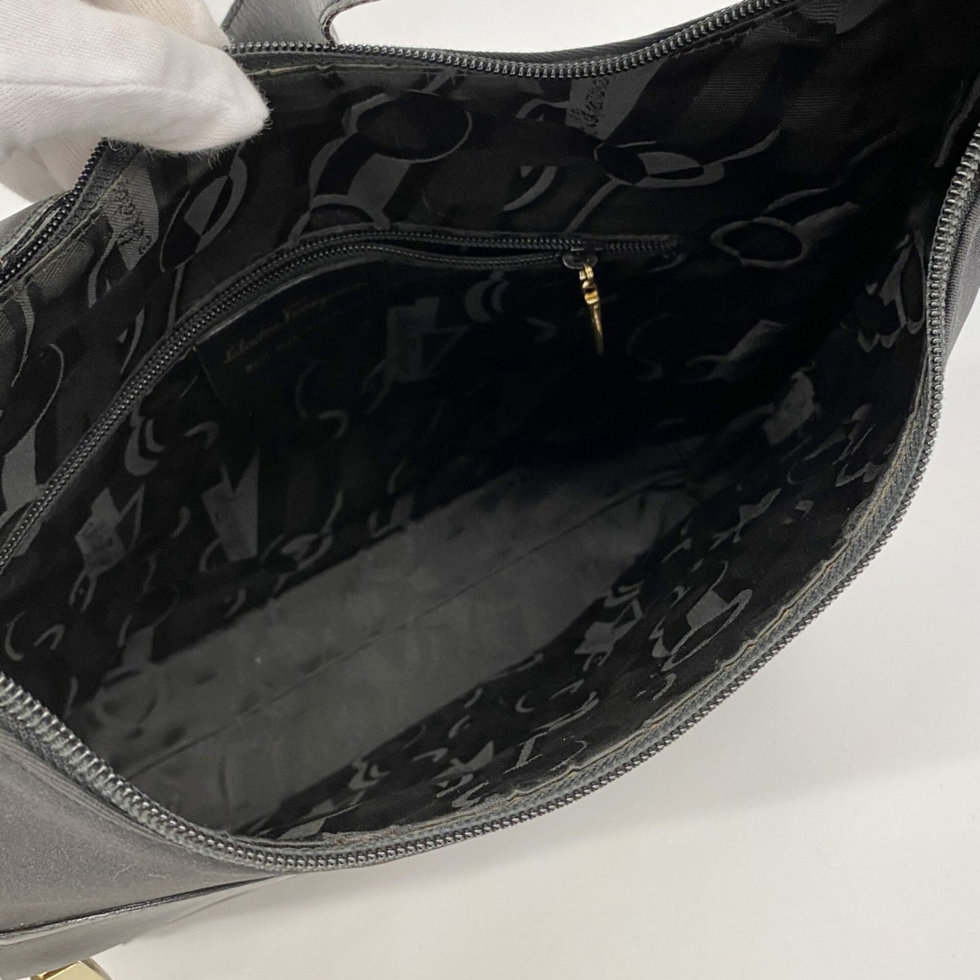 Salvatore Ferragamo Black Nylon Canvas Shoulder Bag (Pre-Owned)